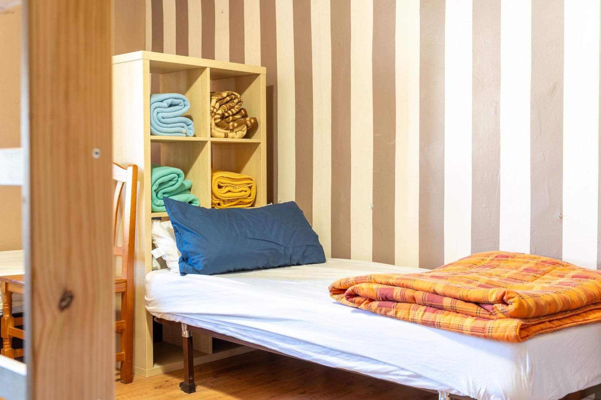 Single Bed Mixed Dormitory Room