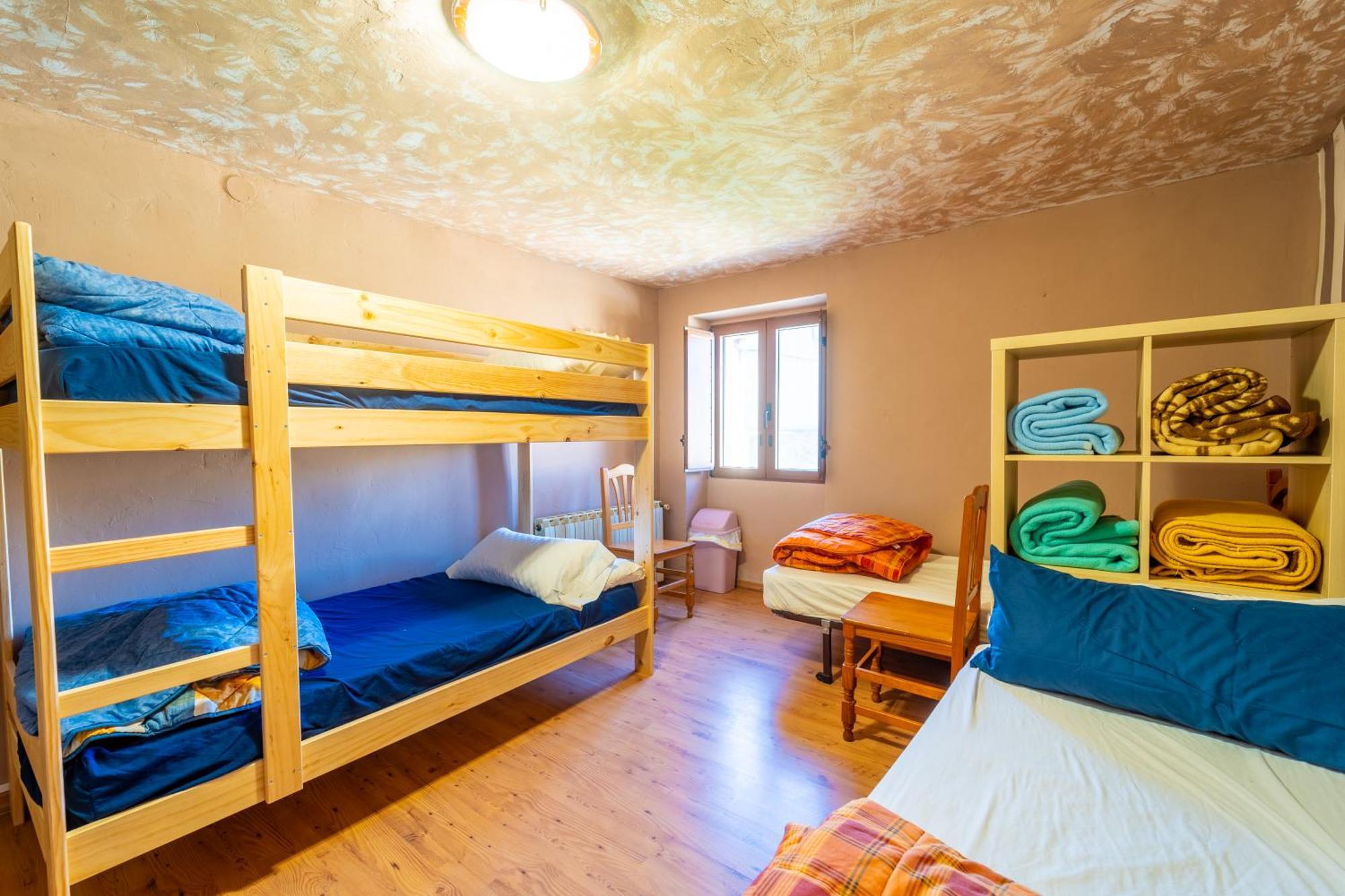 Single Bed Mixed Dormitory Room