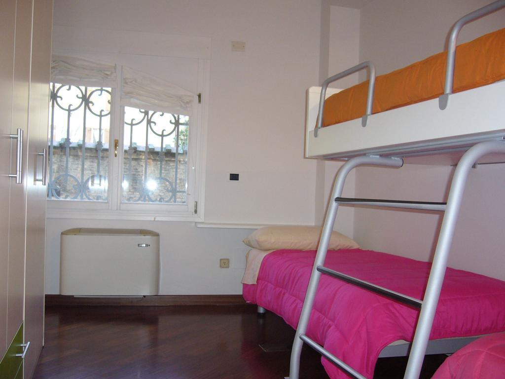 Bed in 4-Bed Female Dormitory Room,171448446:JPEG