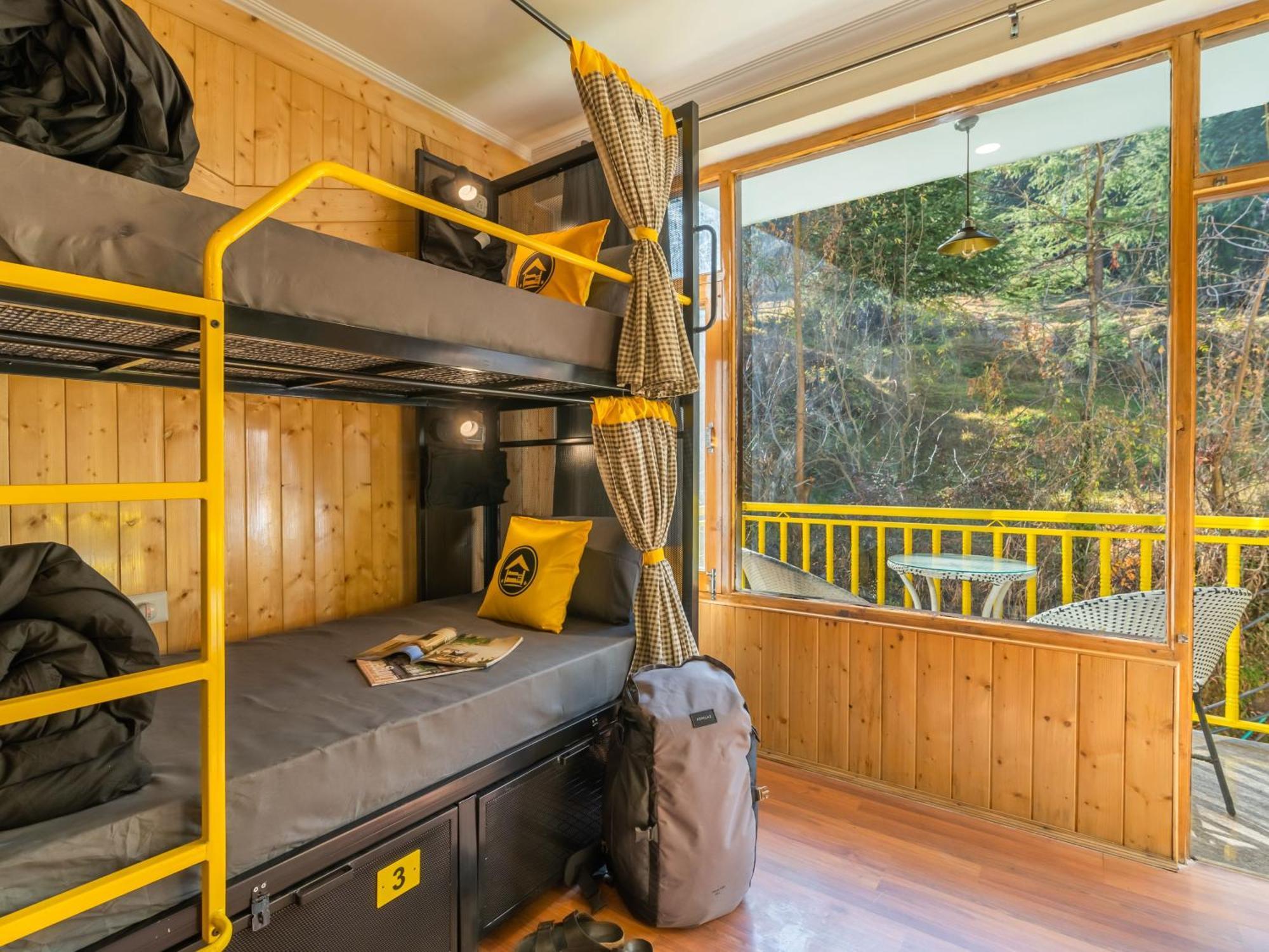 Bed in 6 Bed Mixed Dormitory with Balcony