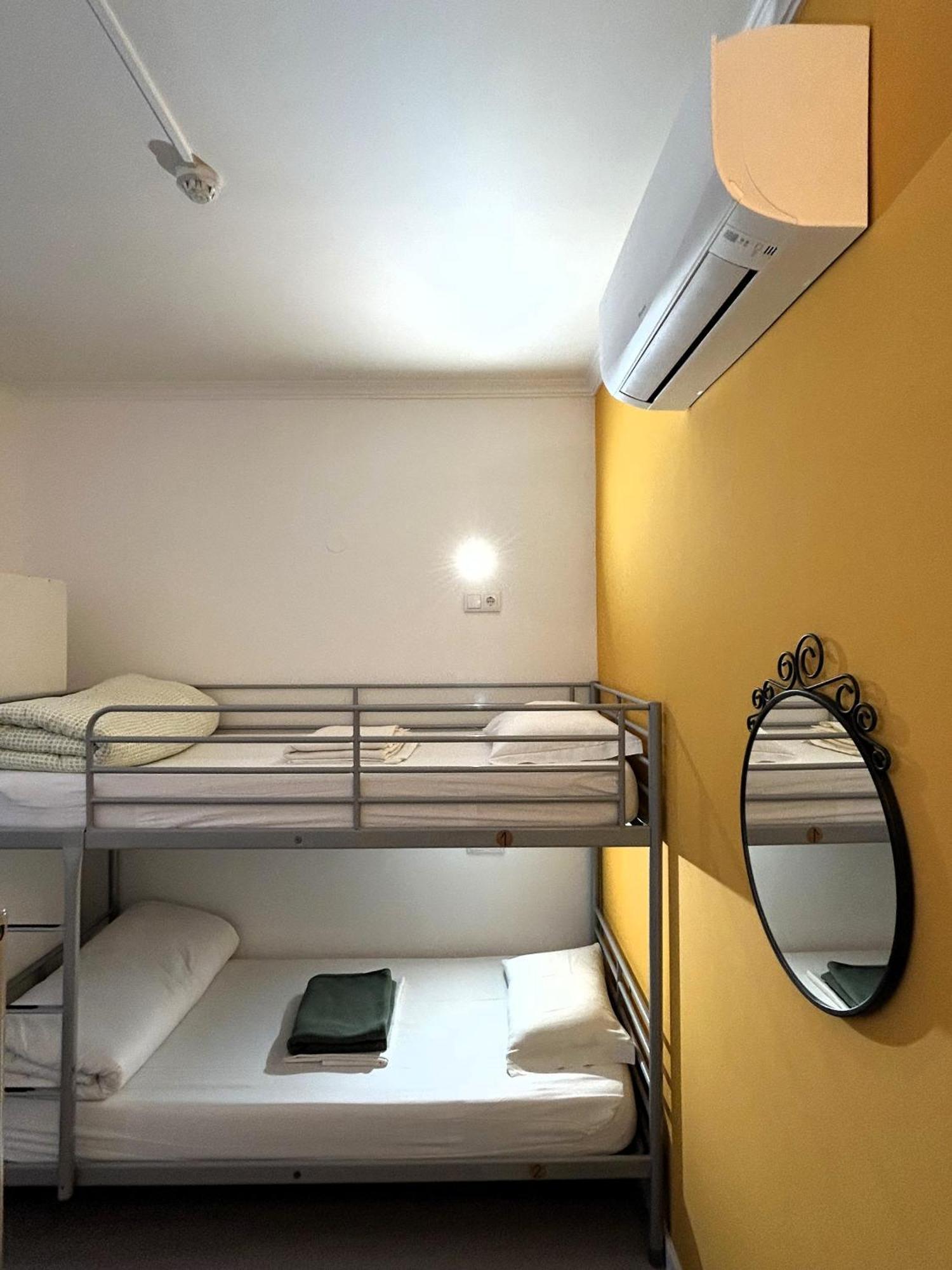 Bed 4-Bed Mixed Dormitory Room