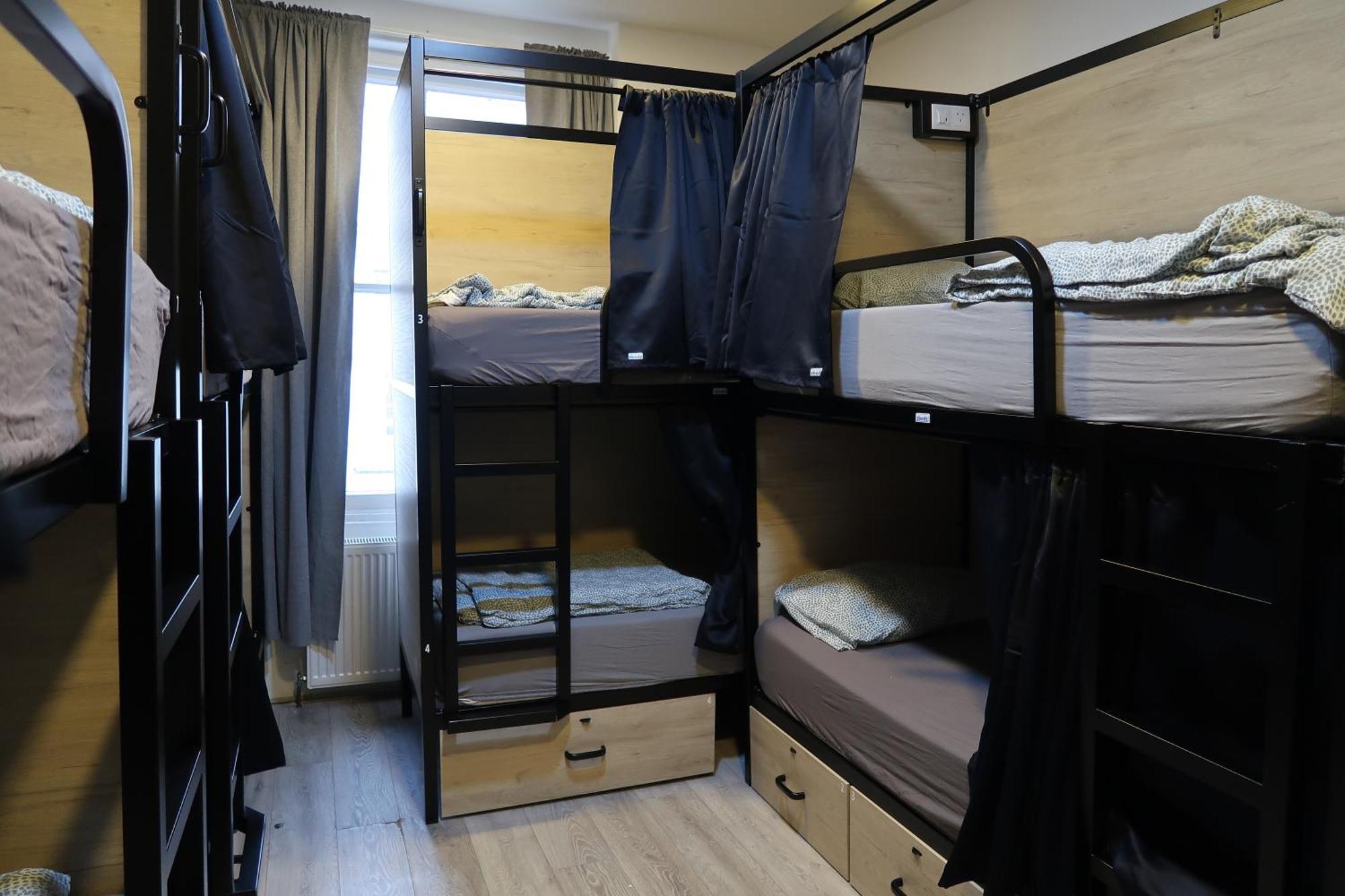 Bed an 8-Bed Dormitory Room