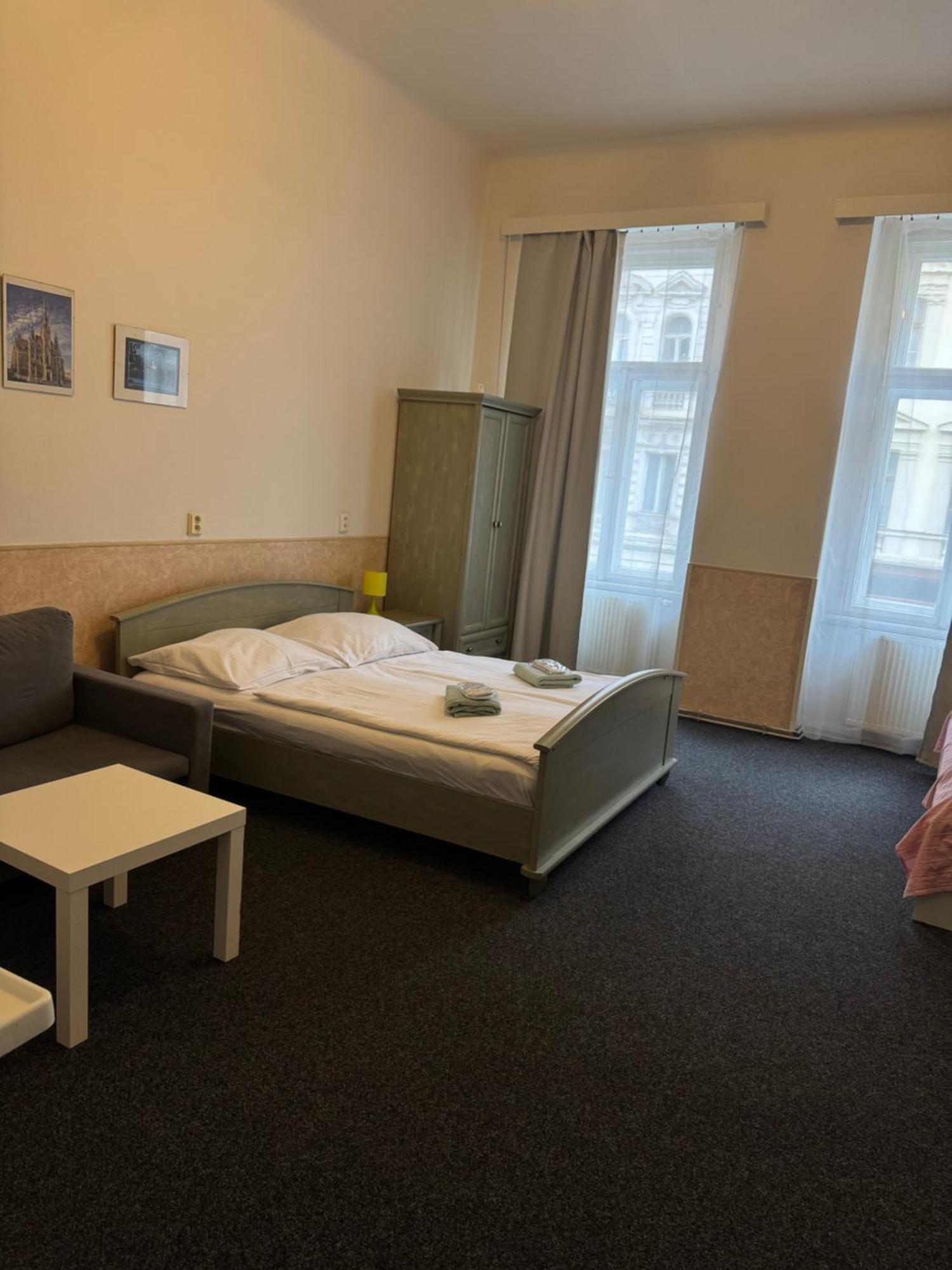 Dreibettzimmer mit Gemeinschaftsbad