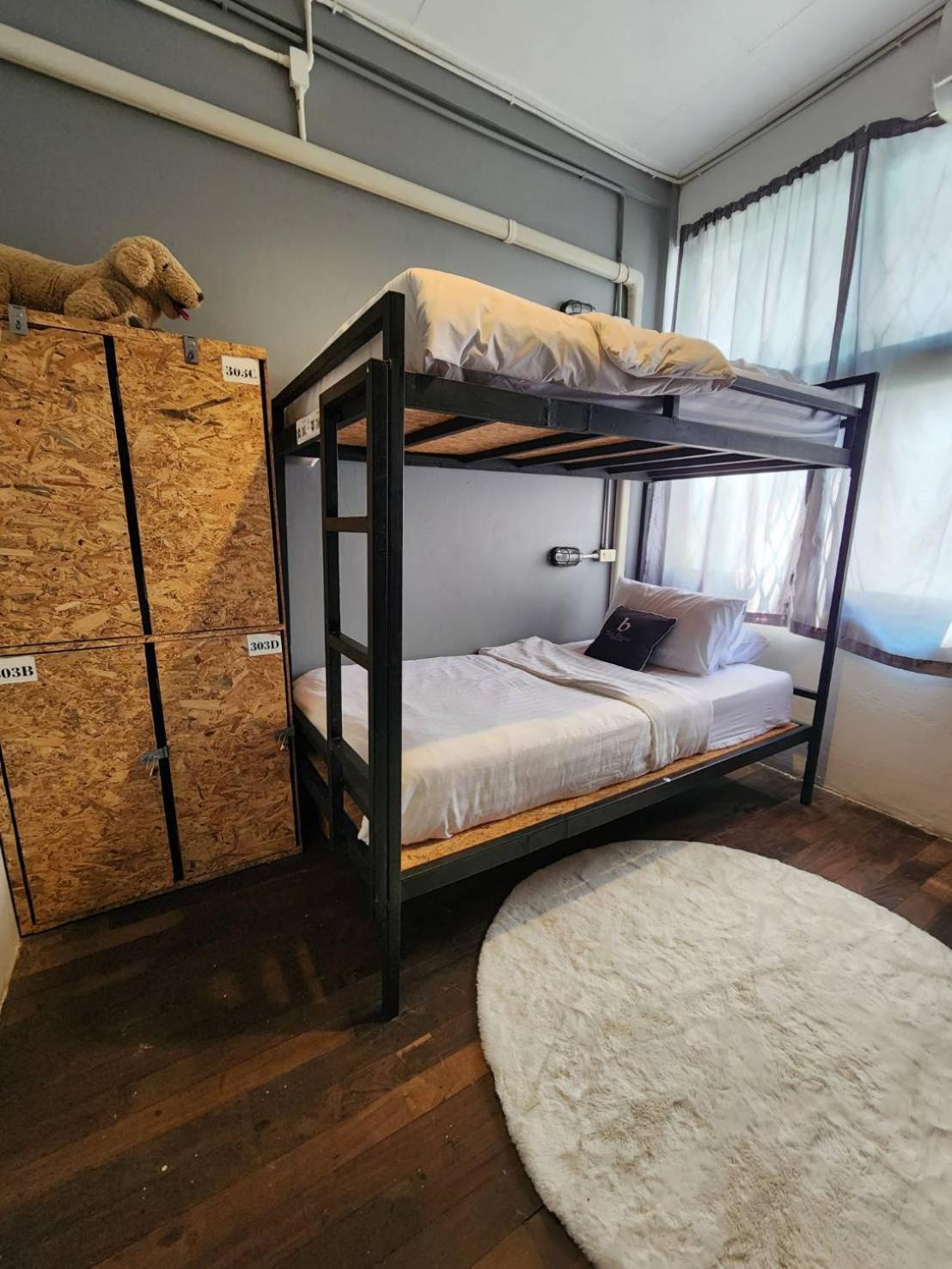 Lit Superposé dans Dortoir pour Femmes