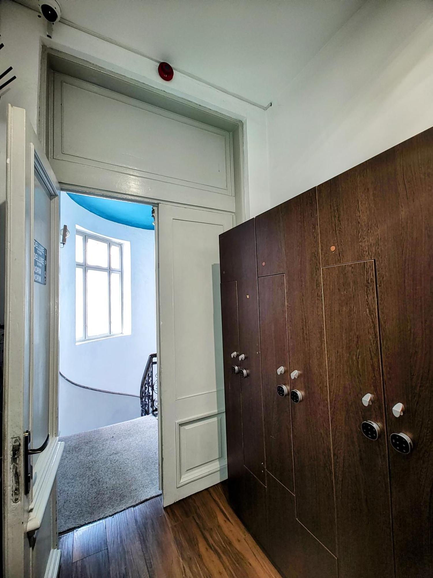 Posto Letto in Dormitorio Misto con 6 Letti