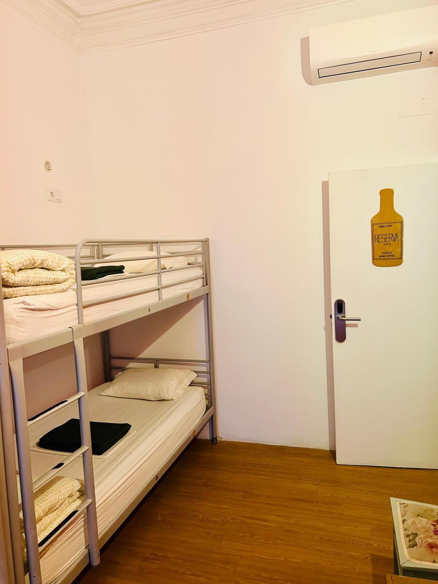 Bed 4-Bed Mixed Dormitory Room