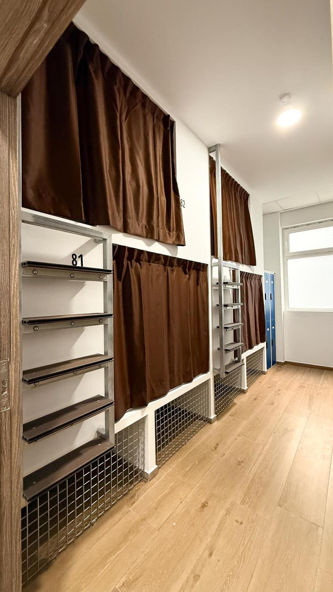 Single Bed Mixed Dormitory Room
