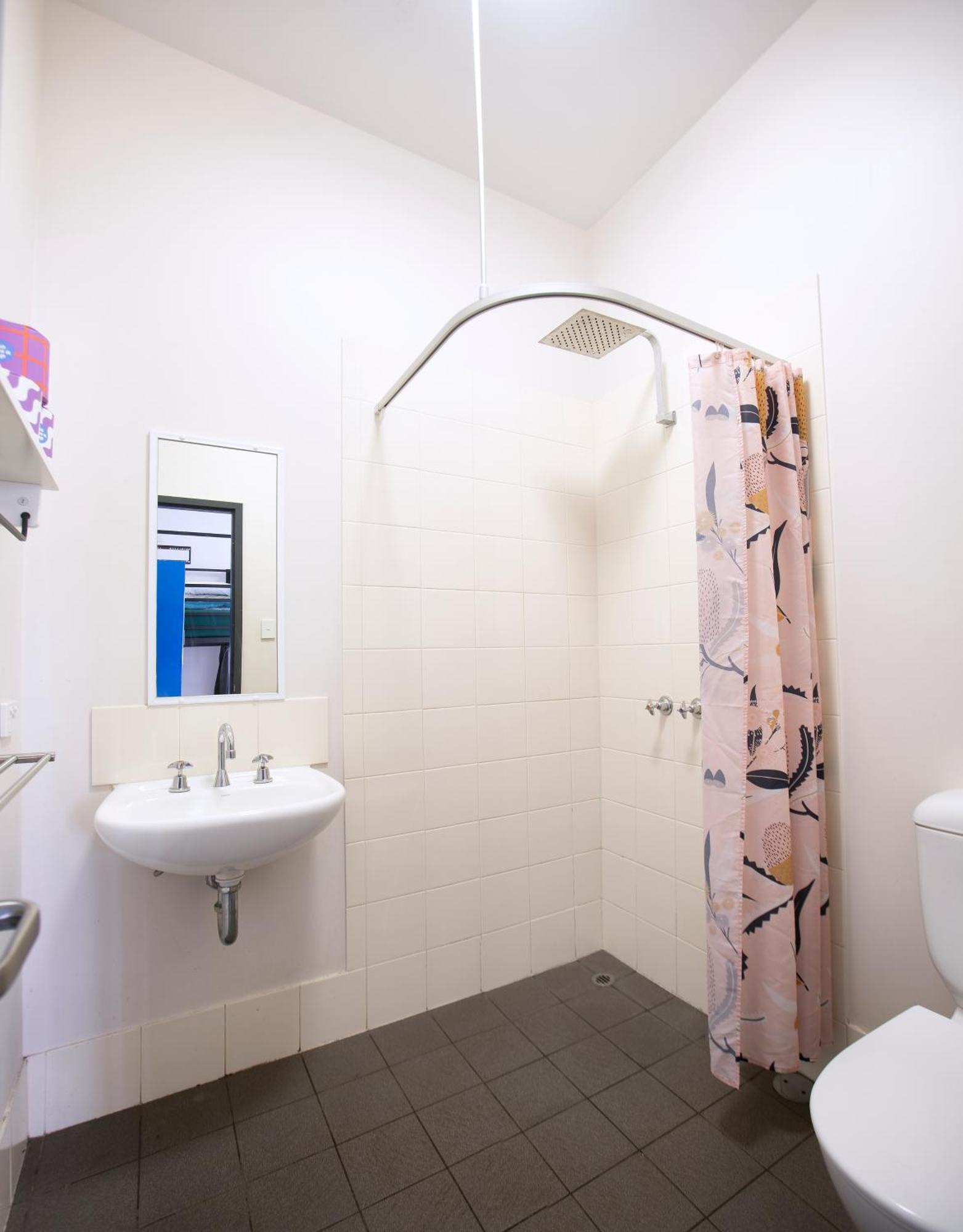 Bed in 4-Bed Mixed Dormitory with Ensuite