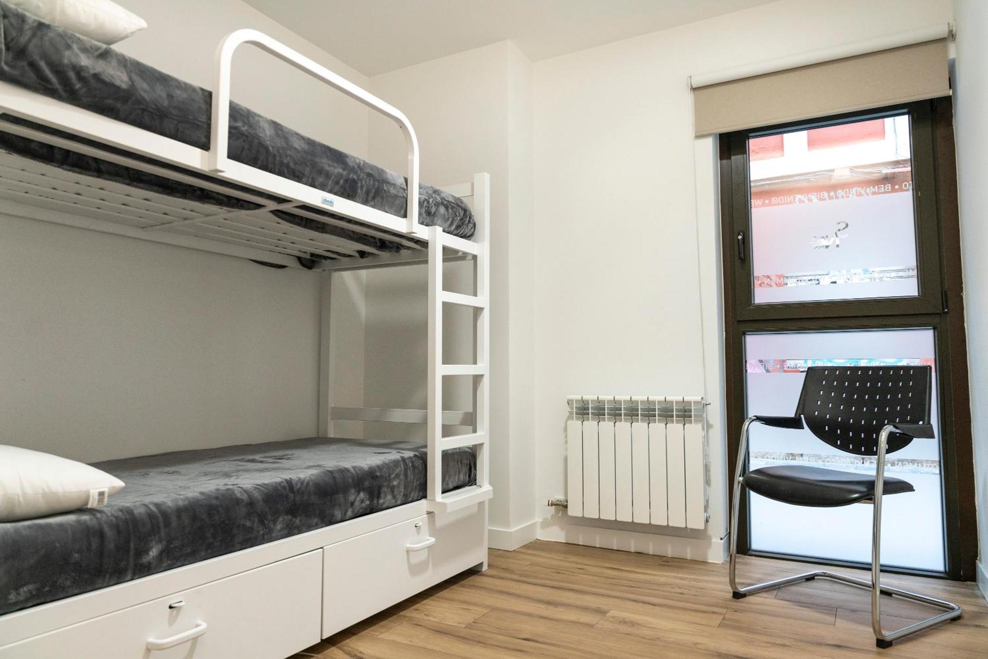 Mixed Dormitory Room,1757750218:JPEG