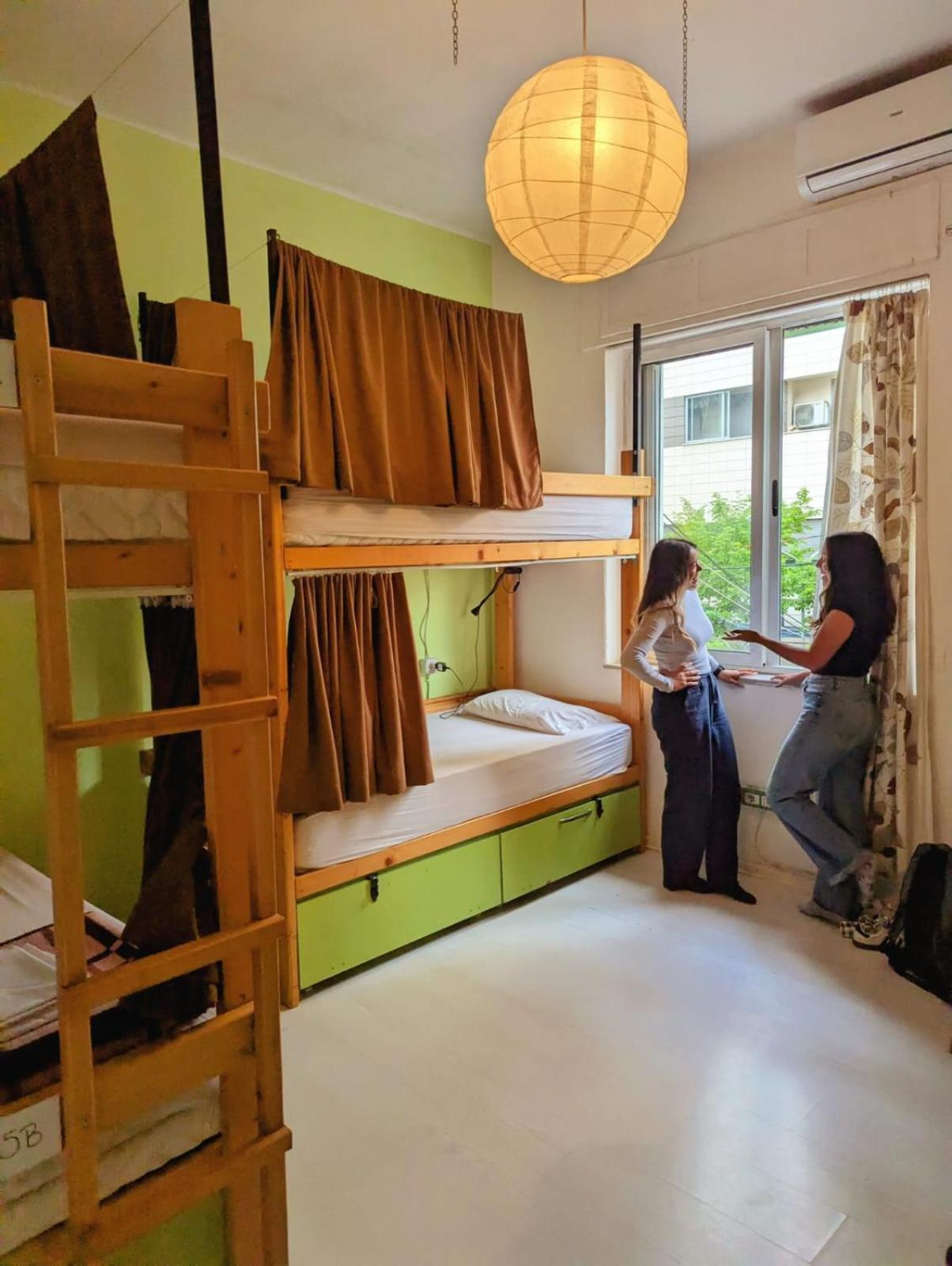 Bed in een Gemengde Slaapzaal met 6 Bedden