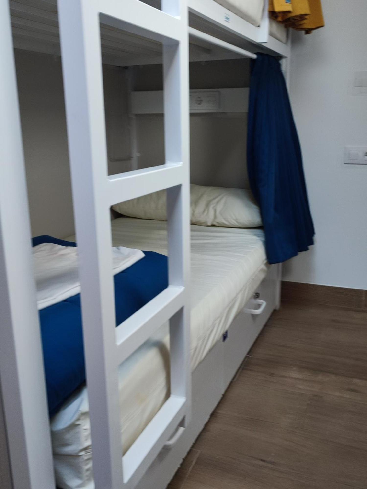 Single Bed 4-Bed Dormitory Room