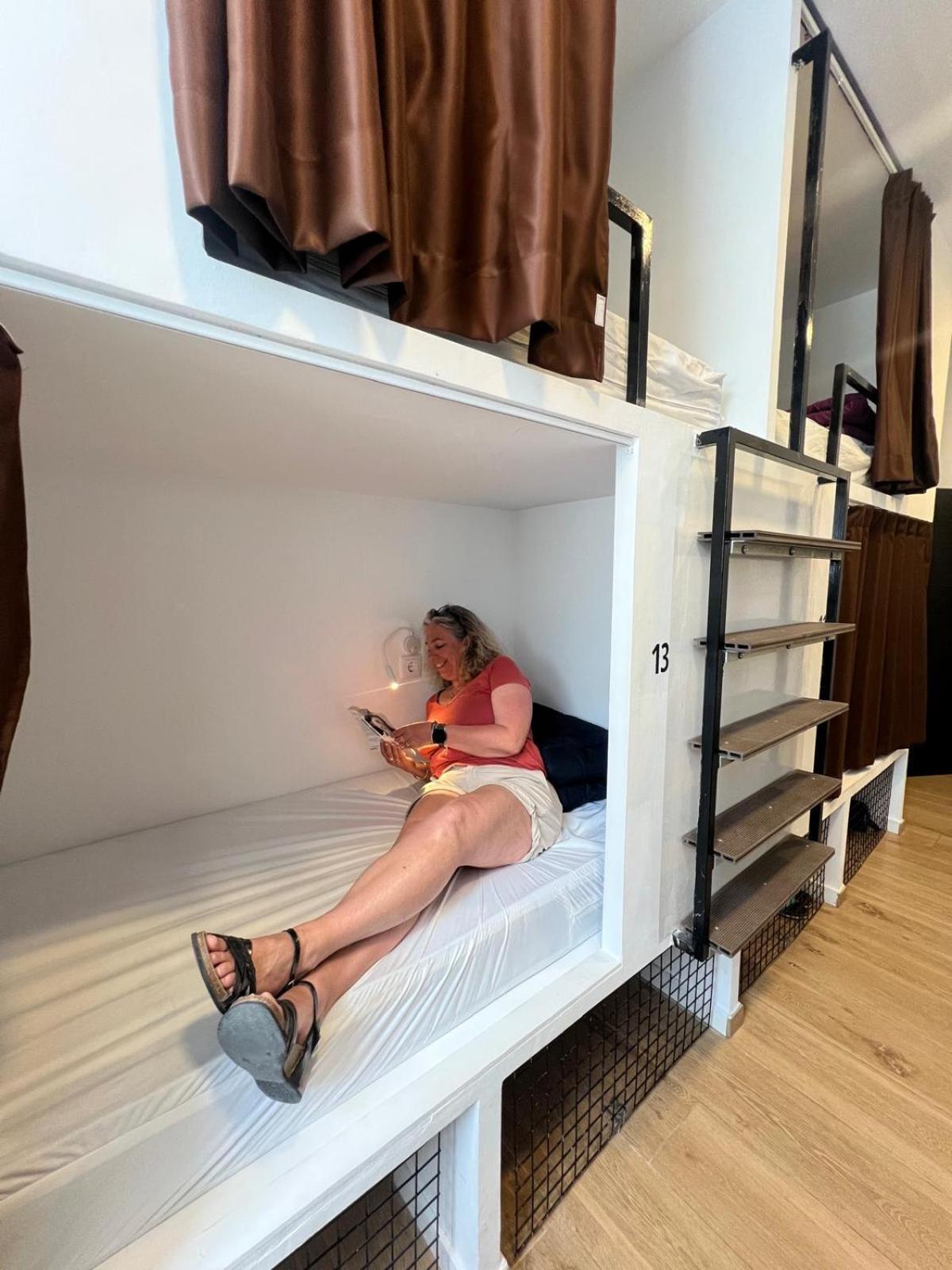 Single Bed Mixed Dormitory Room