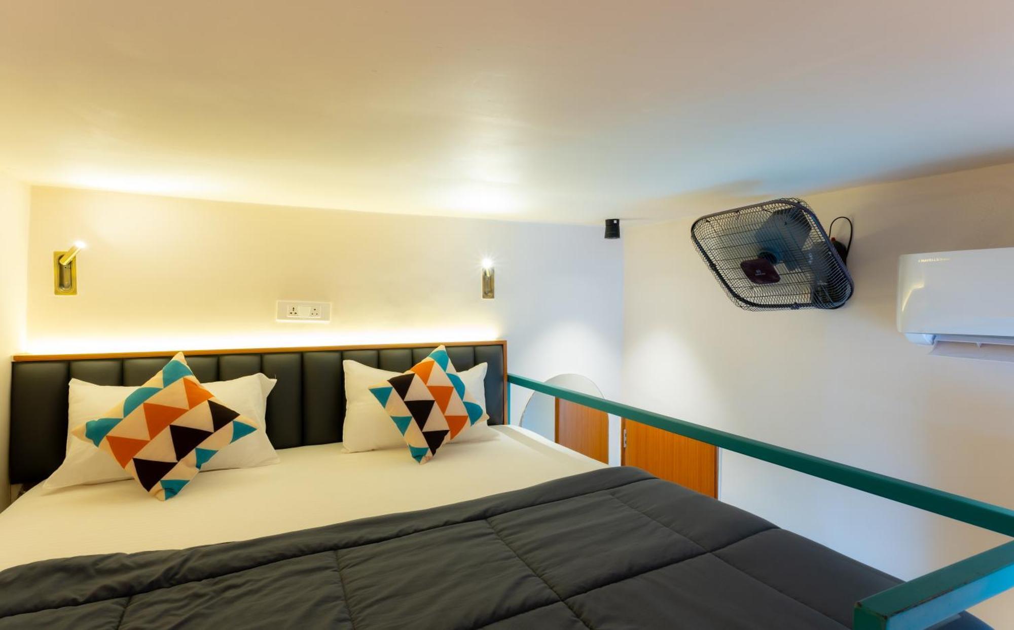 Mini Loft Room