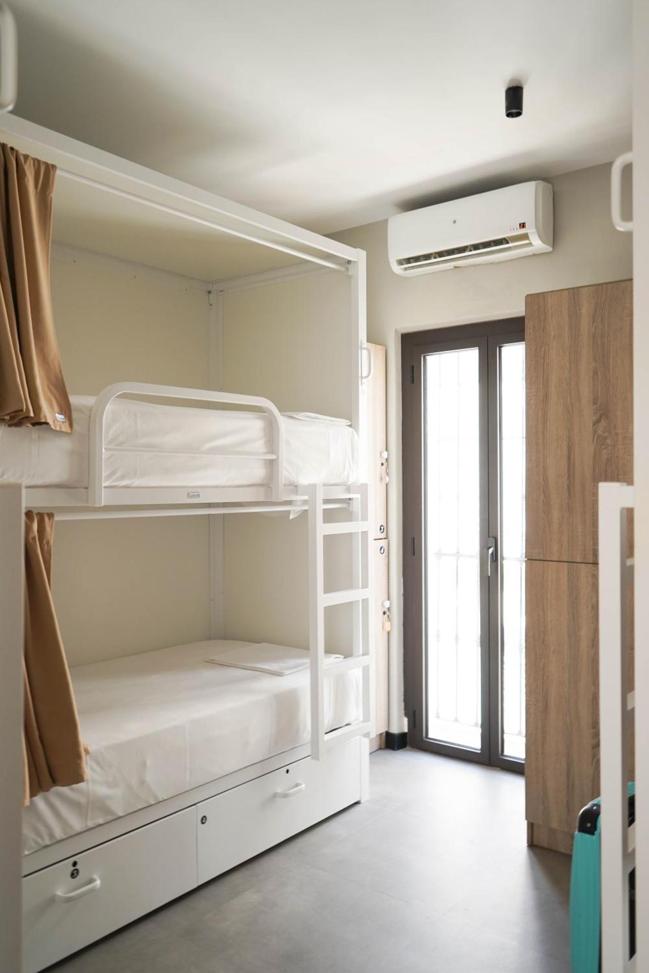 Bed 6-Bed Female Dormitory Room