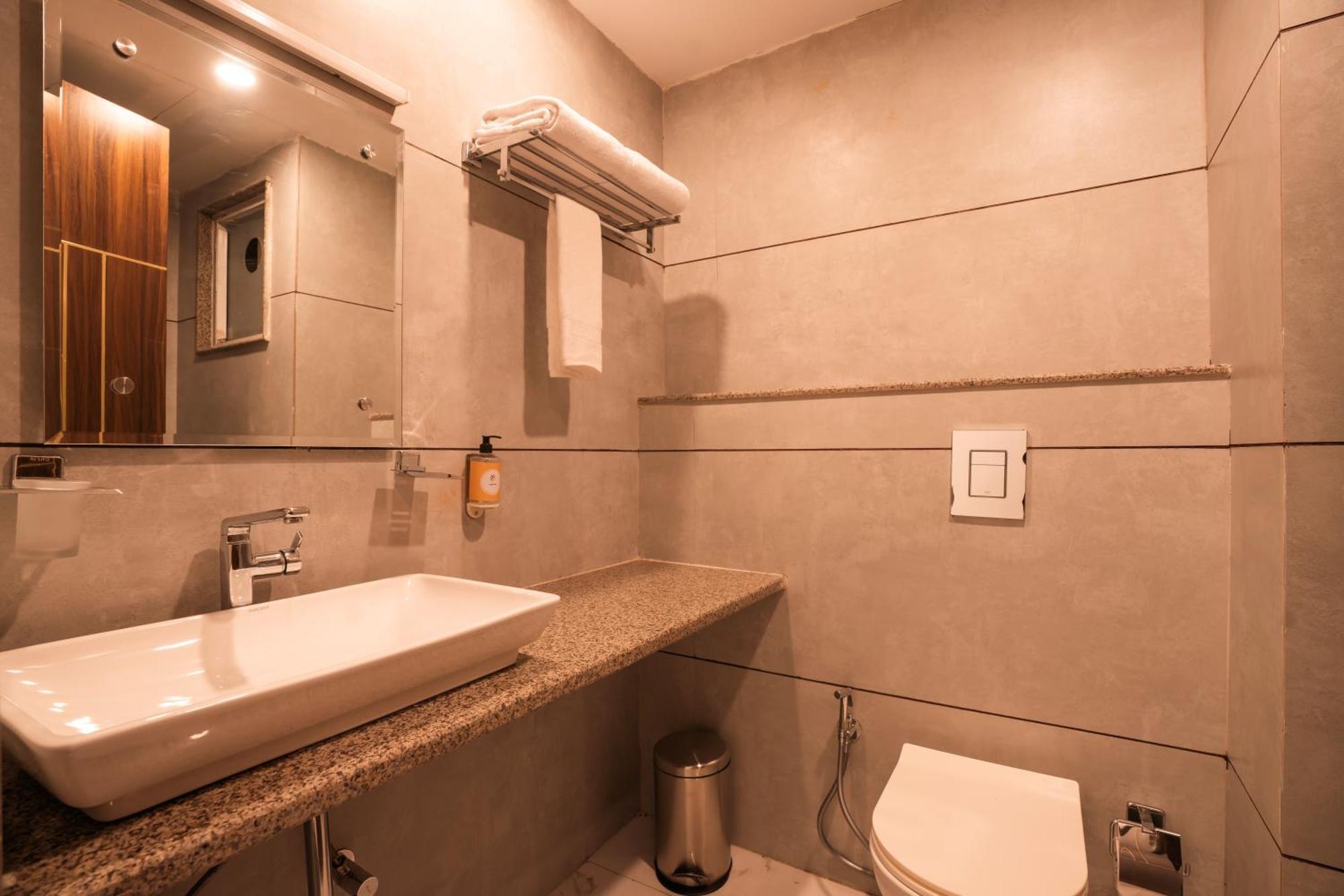 Deluxe Private A/C Room with Ensuite Bathroom,1680923640:JPEG