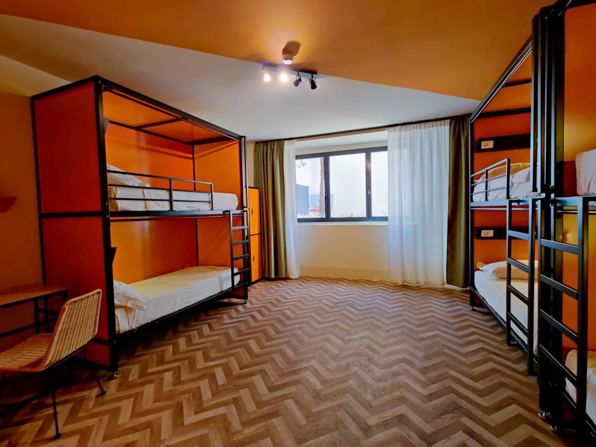 Cama em Dormitório Feminino com 6 Camas