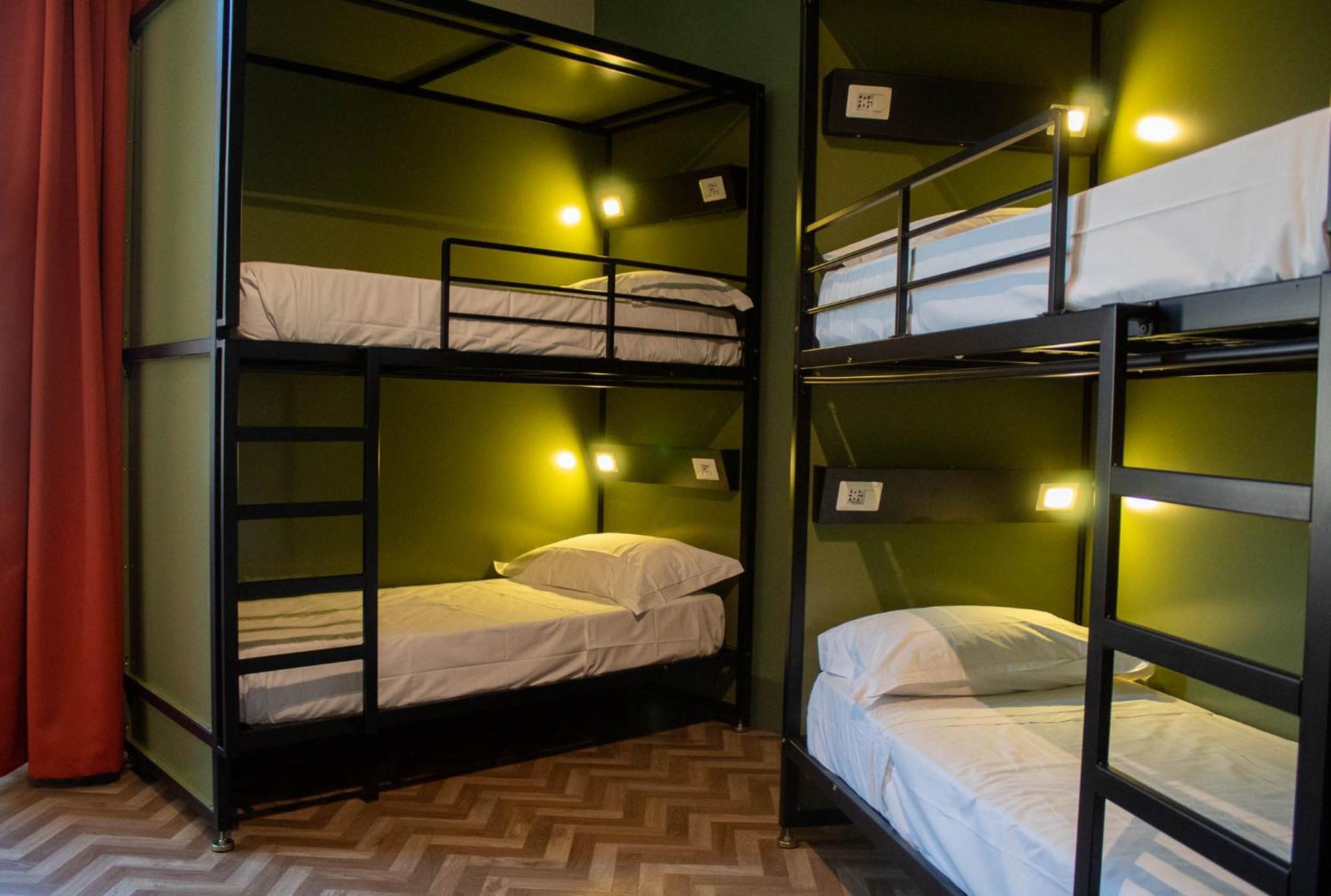 Cama em Dormitório Feminino com 4 Camas