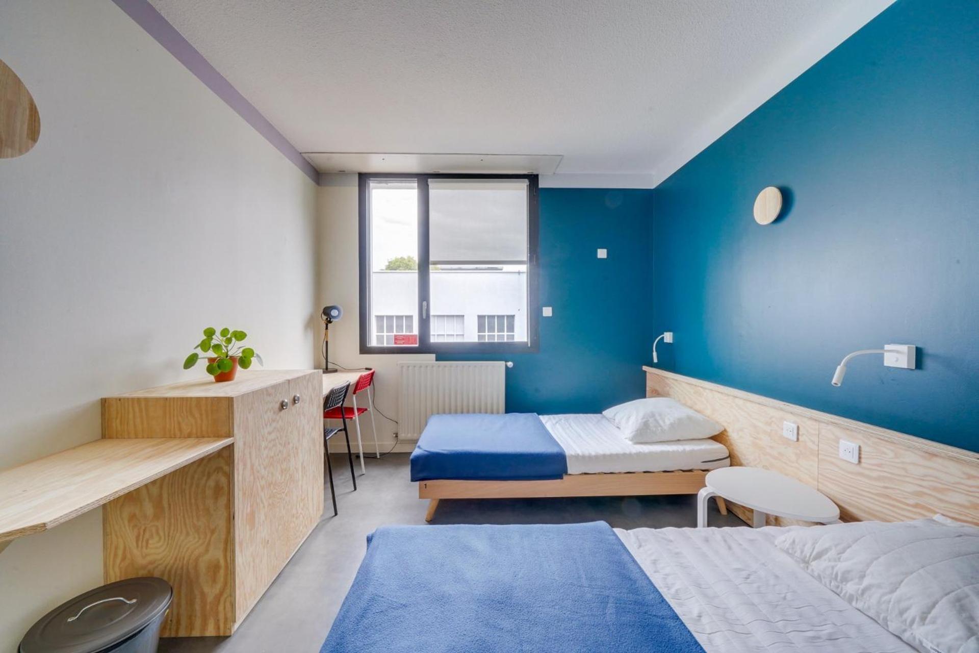Lits Superposés dans Dortoir Masculin