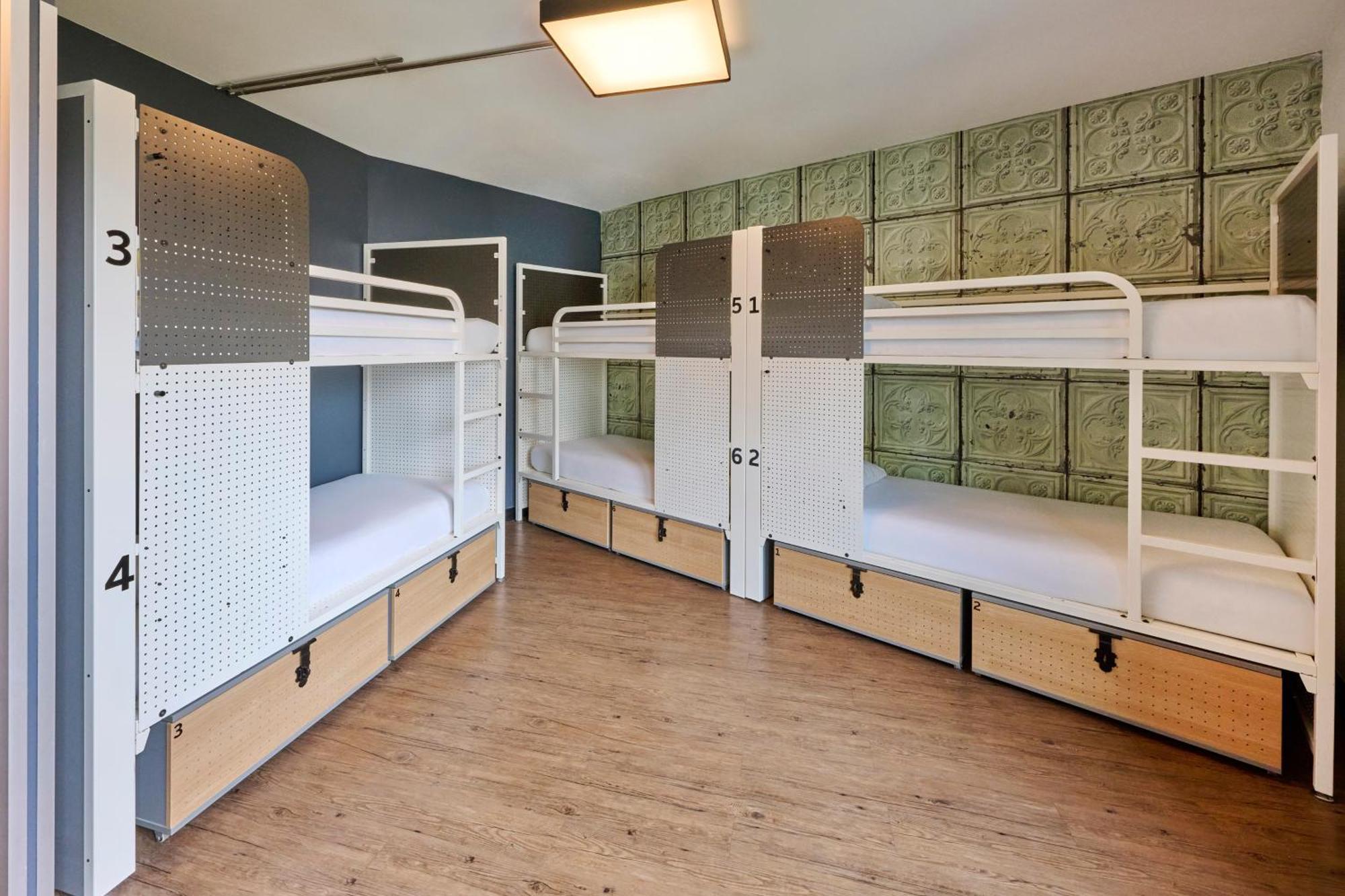 Bed 10-Bed Mixed Dormitory Room