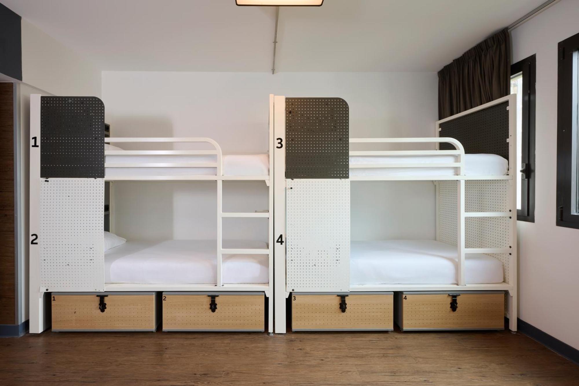 Bed 8-Bed Mixed Dormitory Room