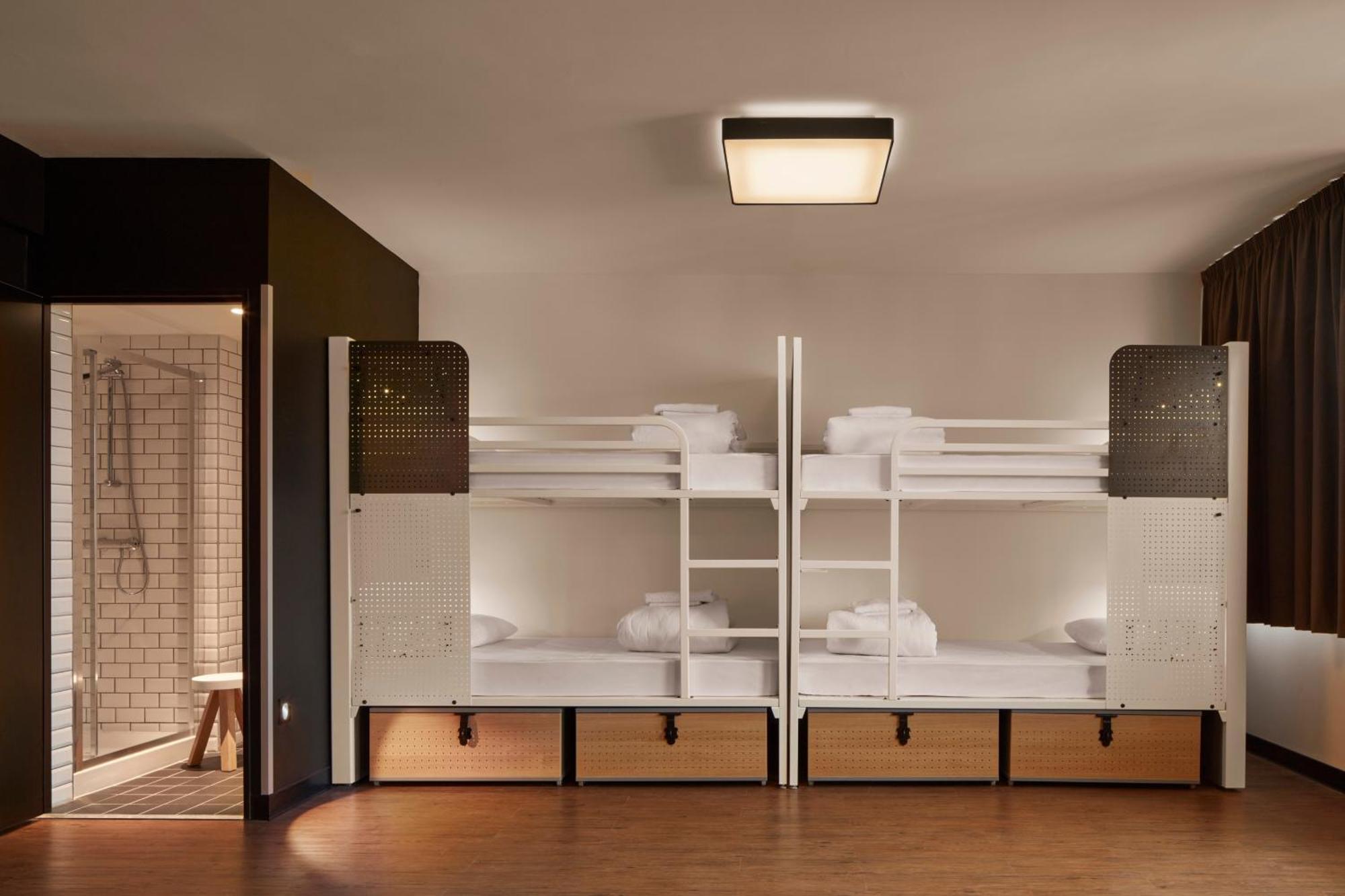 Bed 4 bed Dorm