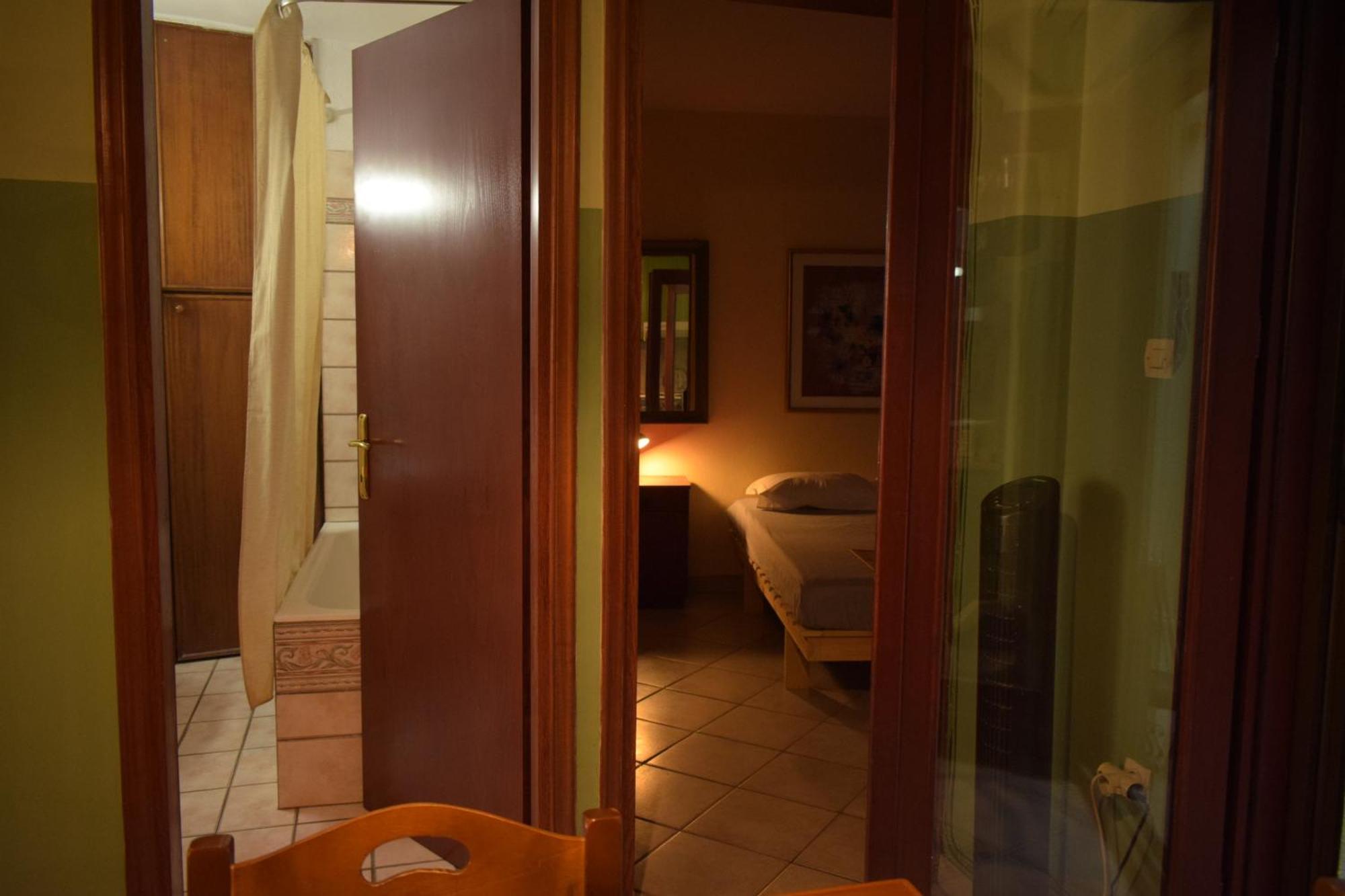 Two-Bedroom Deluxe Apartment with Balcony