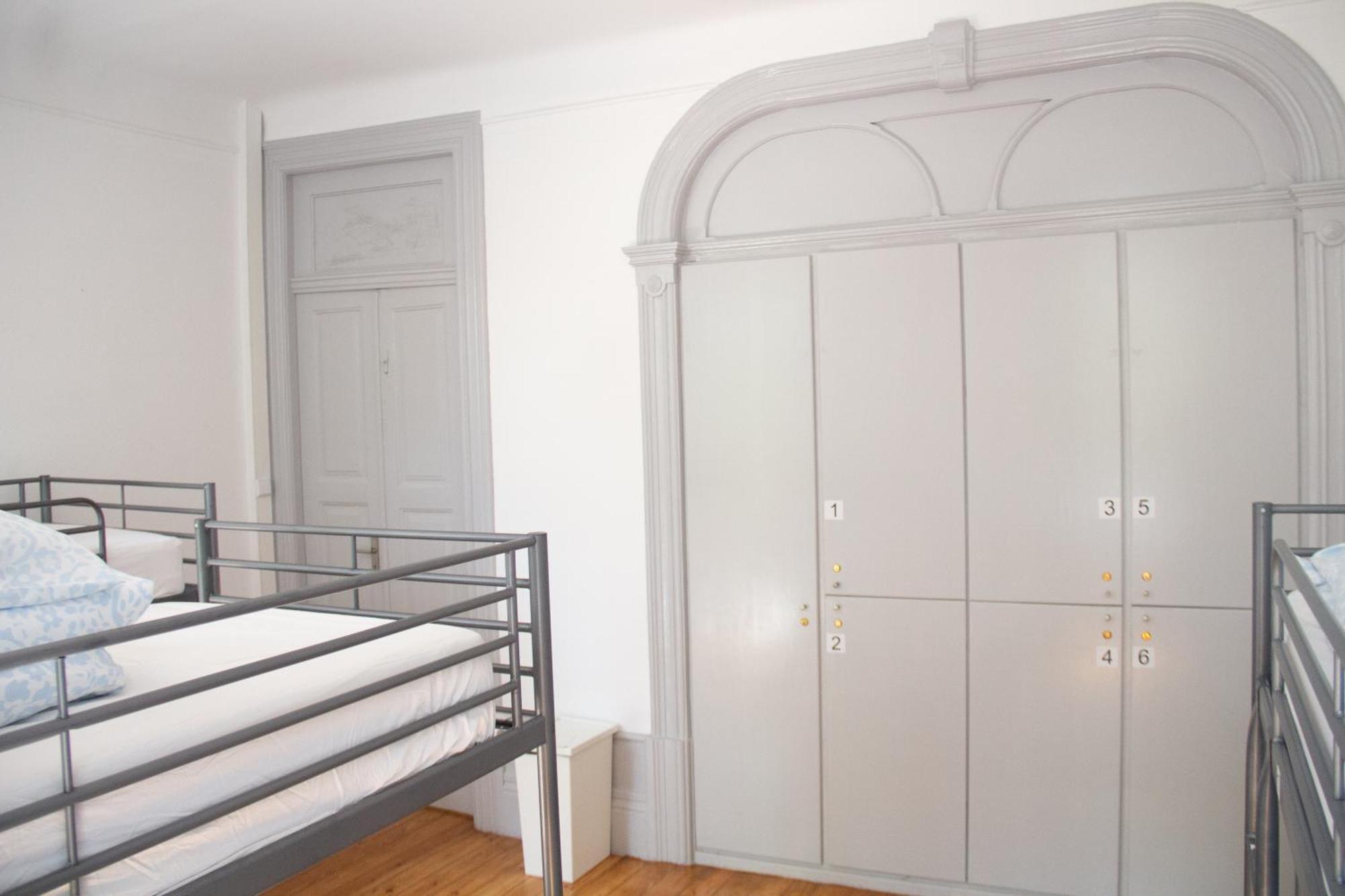 Bed 6-Bed Dormitory Room