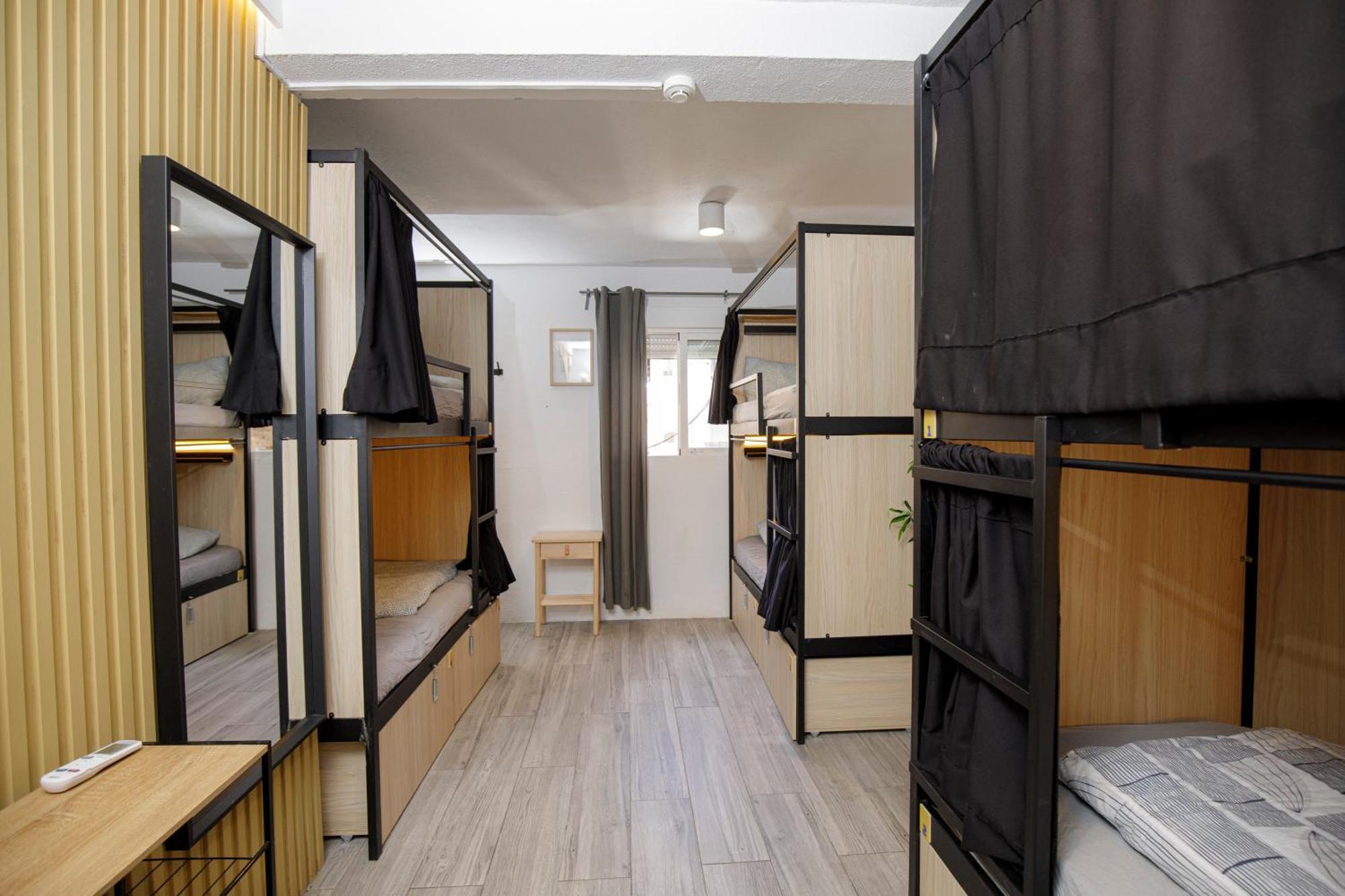 Bed 8-Bed Mixed Dormitory Room