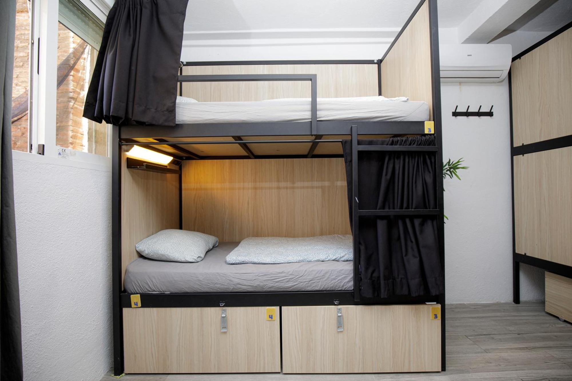 Bed 8-Bed Mixed Dormitory Room