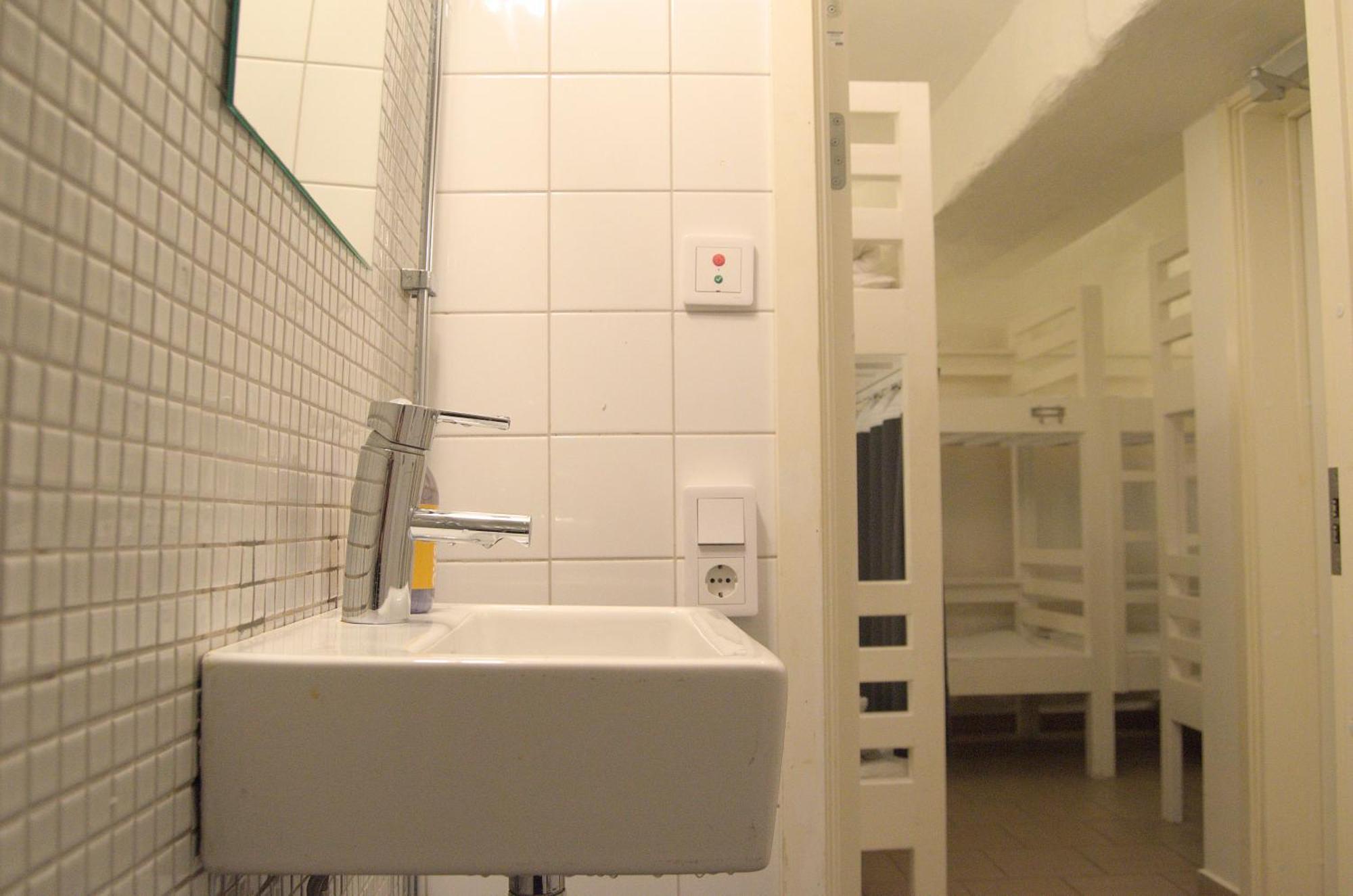 Posto Letto in Dormitorio per 8 Persone