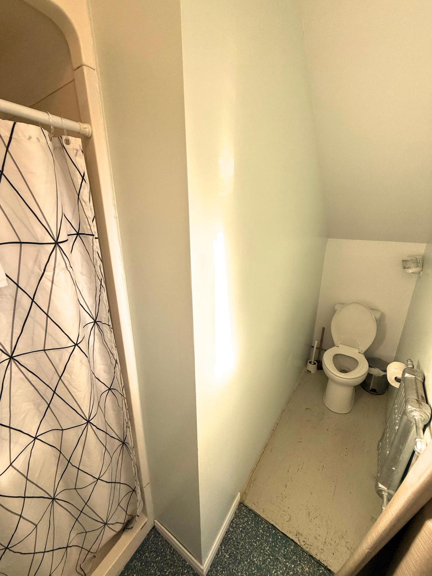 Triple Room Private Bathroom,1722955441:JPEG