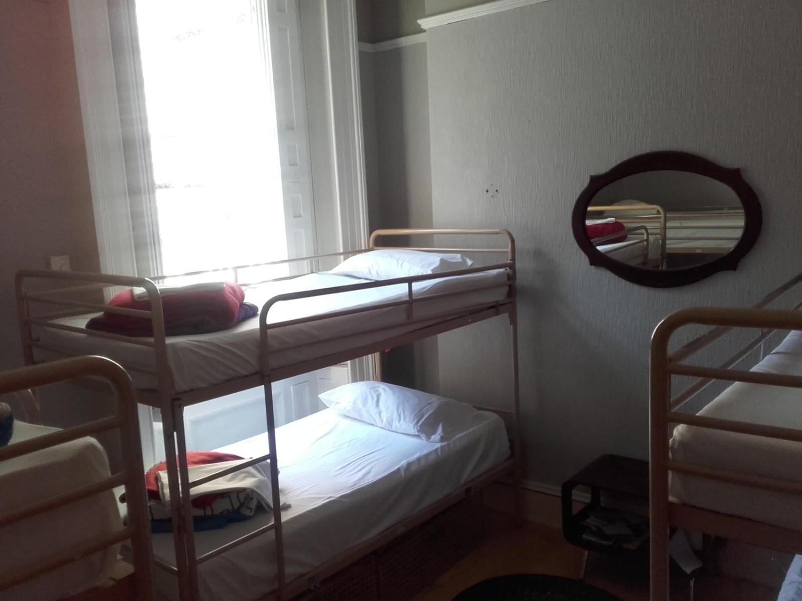 Bed in 6-Bed Mixed Dormitory Room with Shared Bathrooms