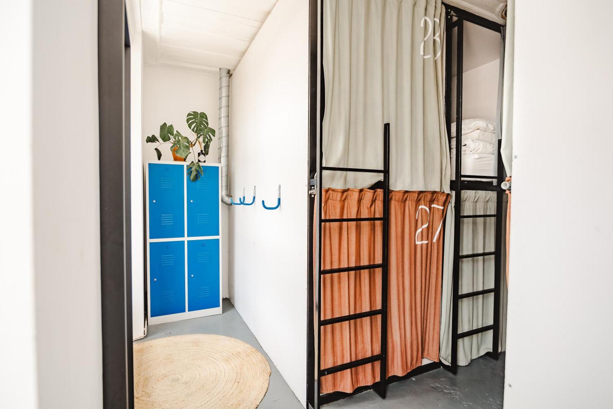 Single Bed Mixed Dormitory Room