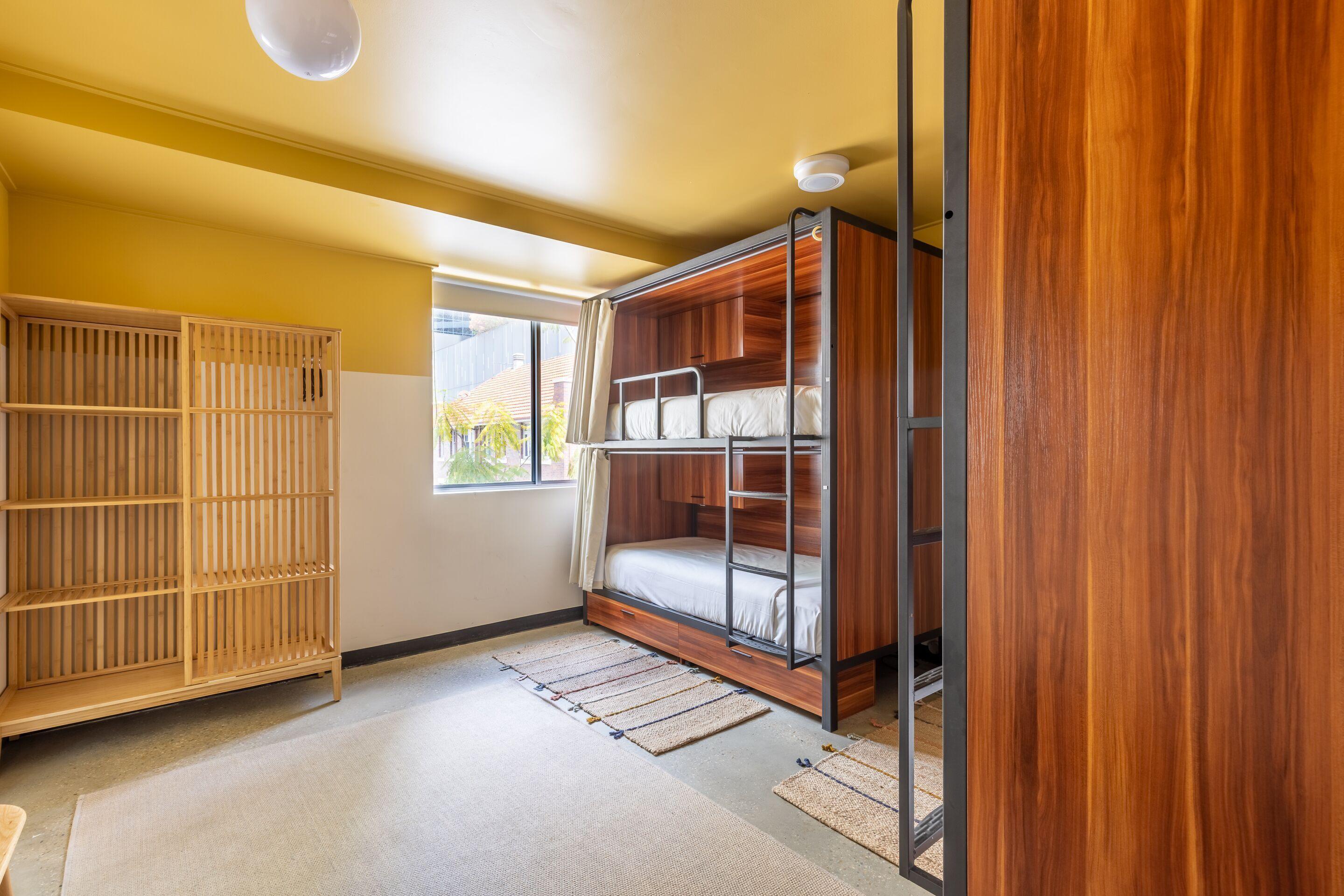 6 Bed Mixed Community Dorm
