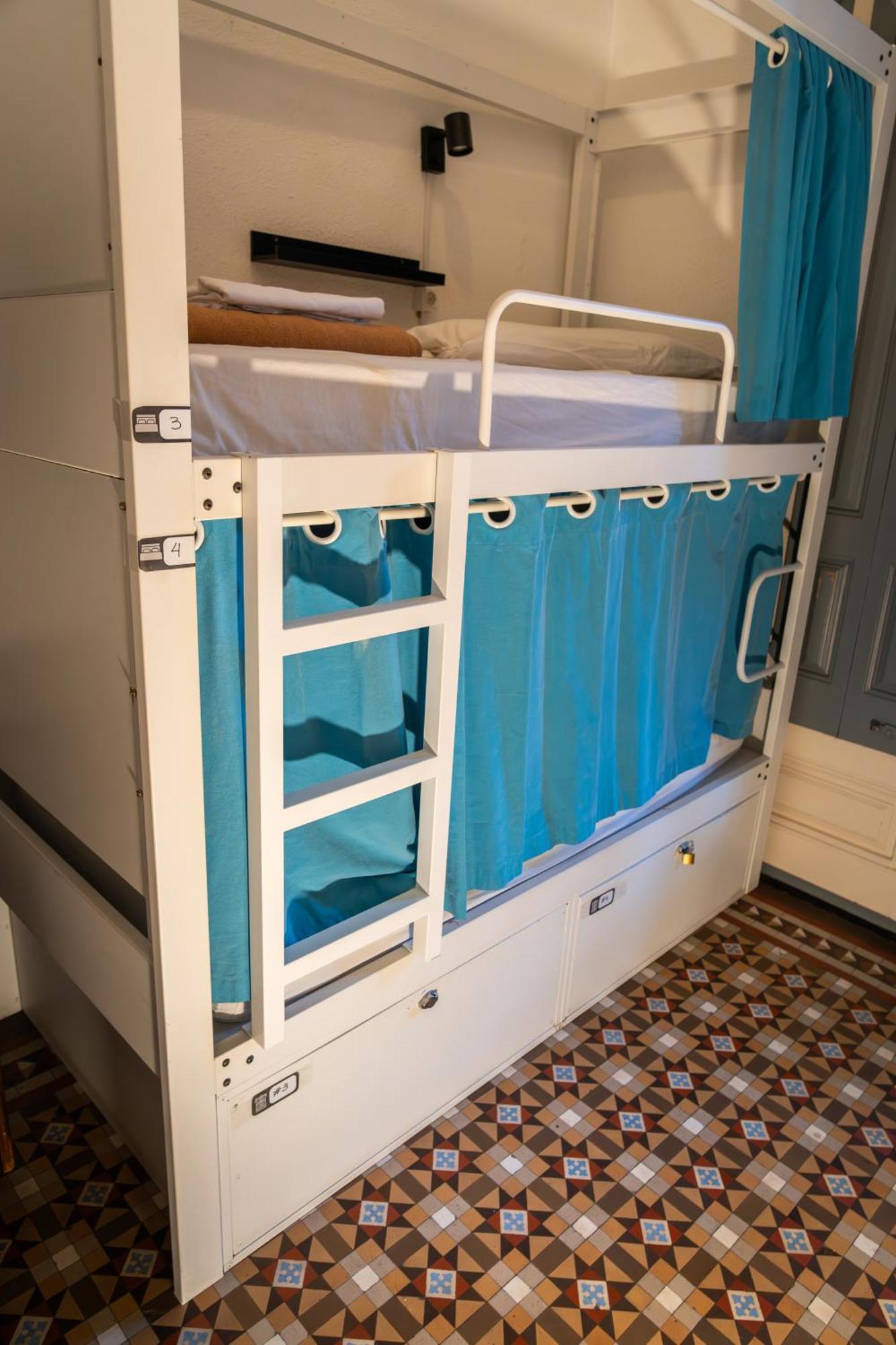 Bed 4-Bed Mixed Dormitory Room