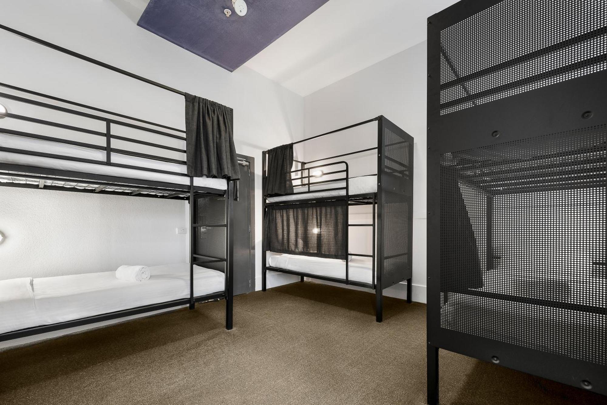 Bed 6-Bed Male Dormitory Room