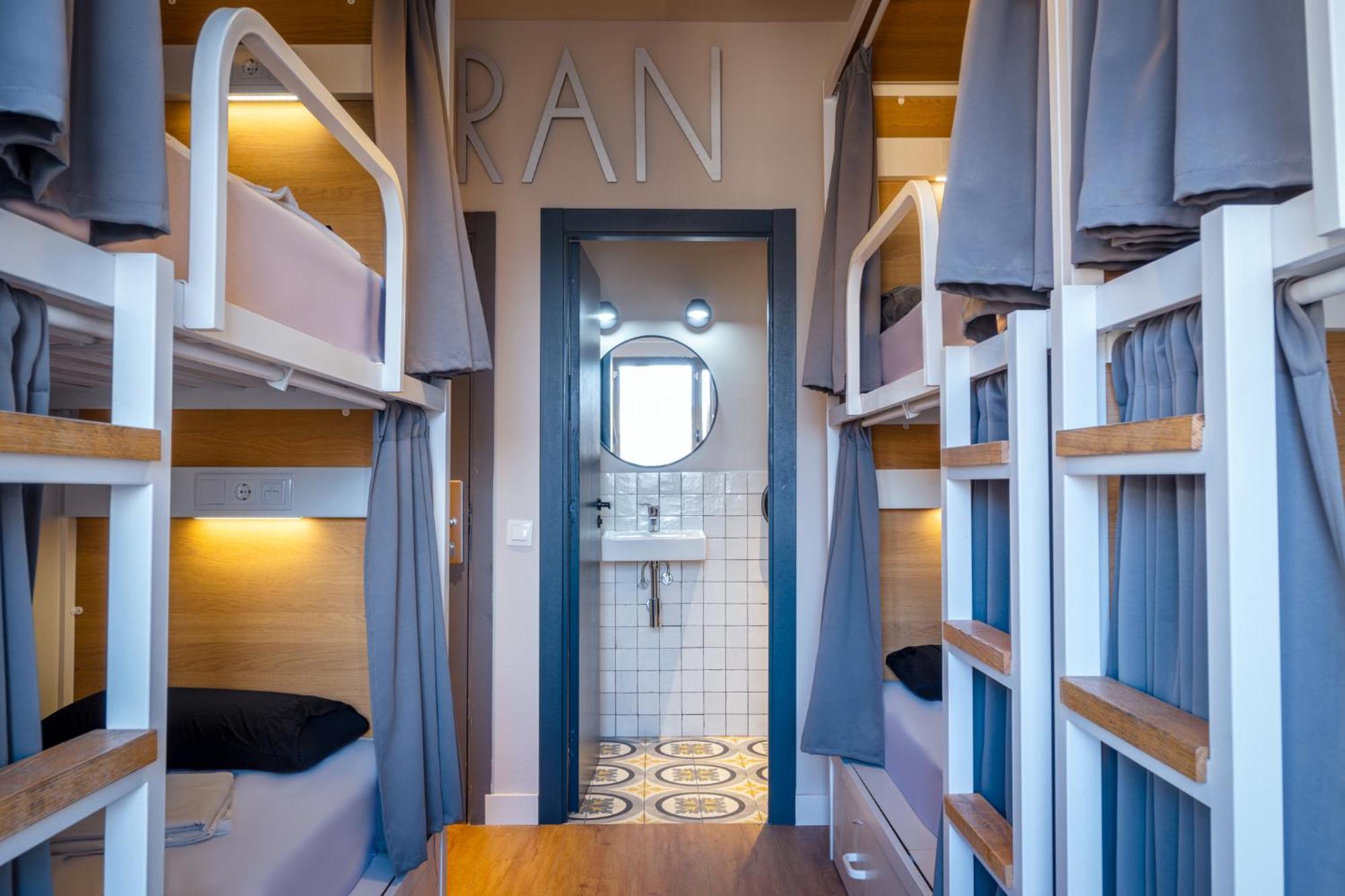 Single Bed 6-Bed Dormitory Room
