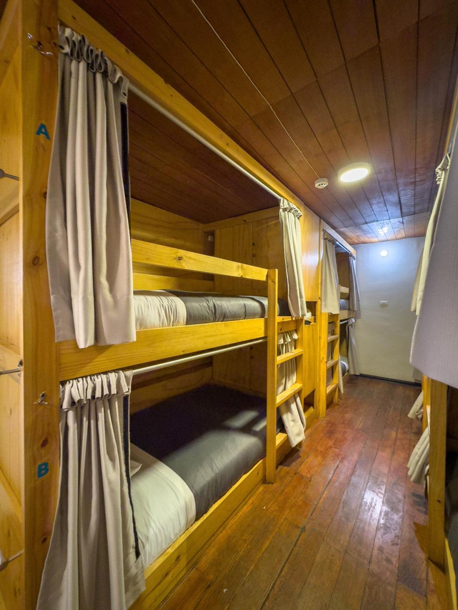 Deluxe Bed 8-Bed Dormitory Room Bathroom,1765890502:JPEG