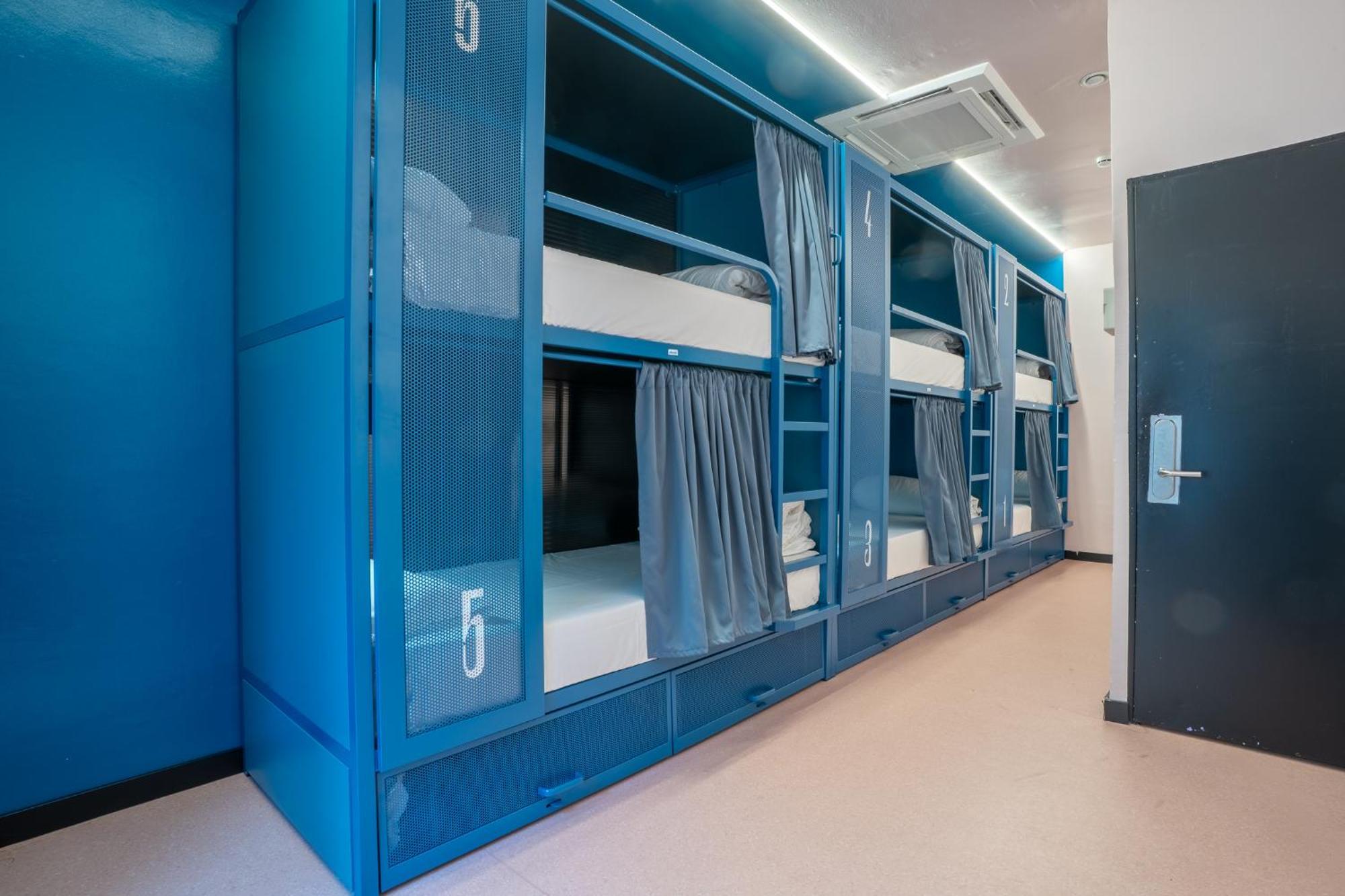 Bed 6 Beds Room