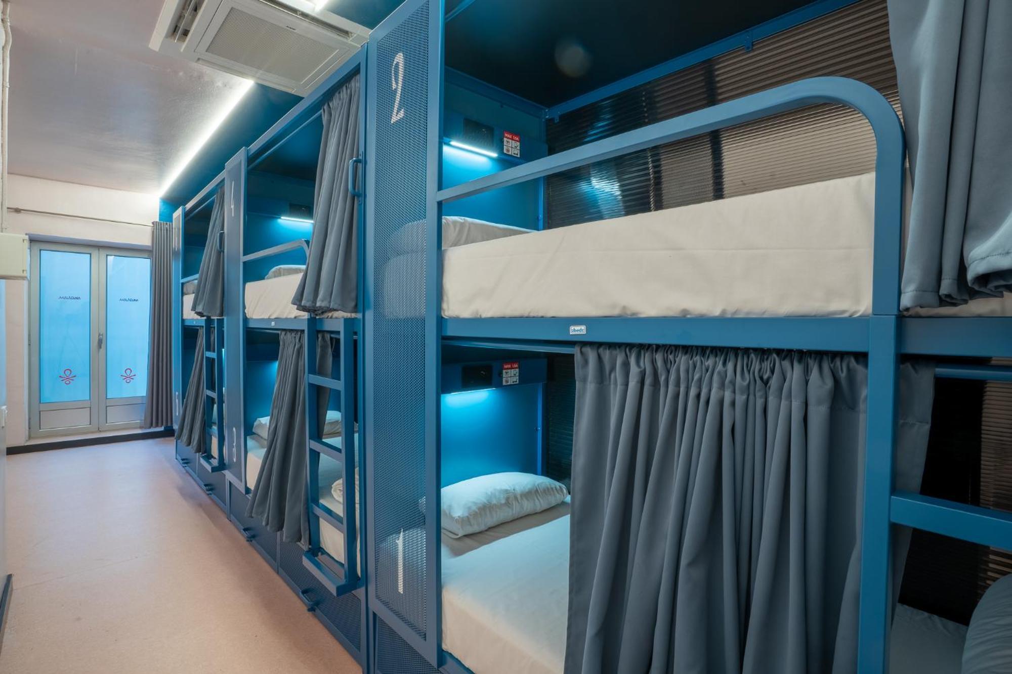 Bed 6 Beds Room