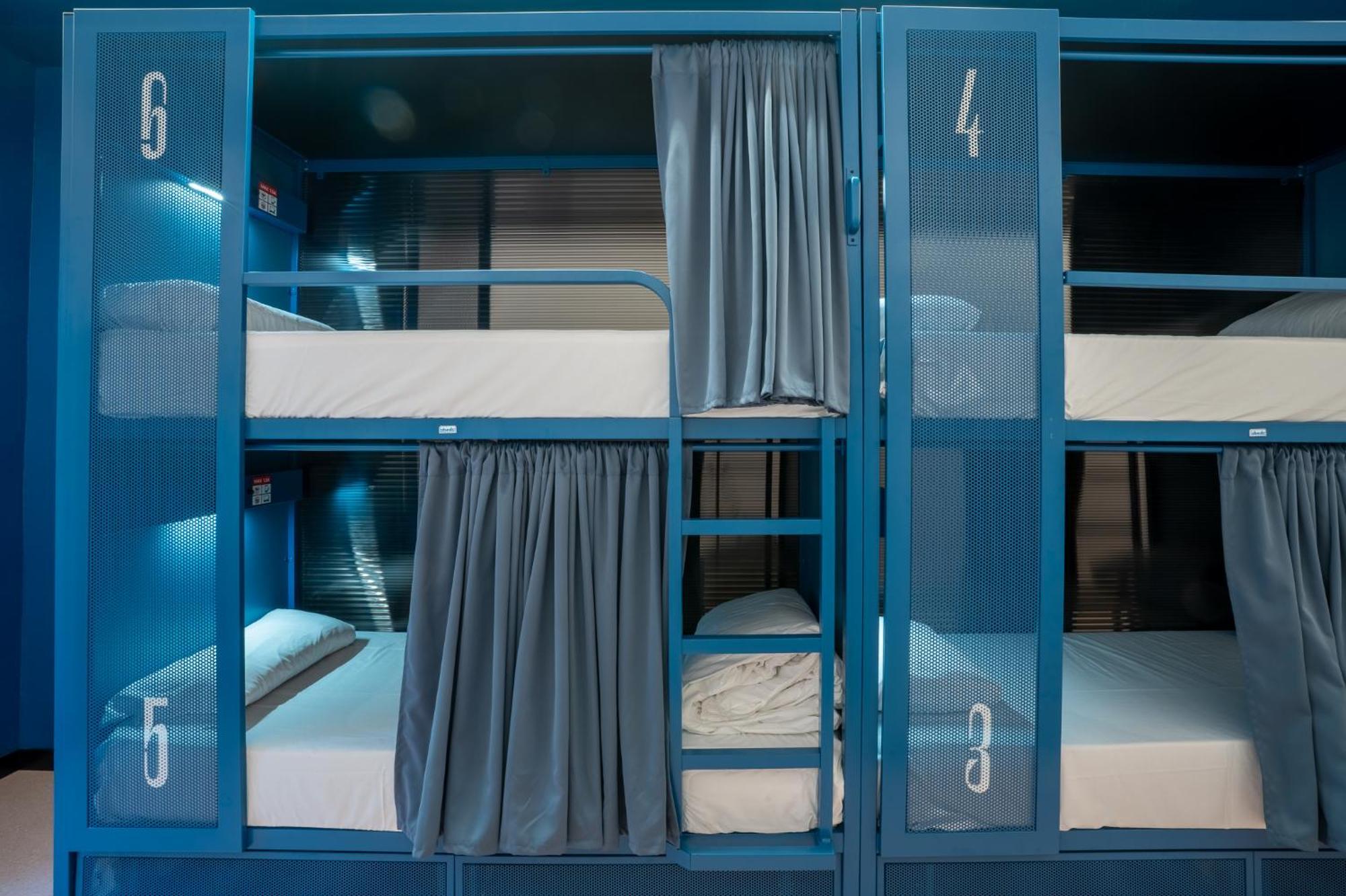 Bed 6 Beds Room