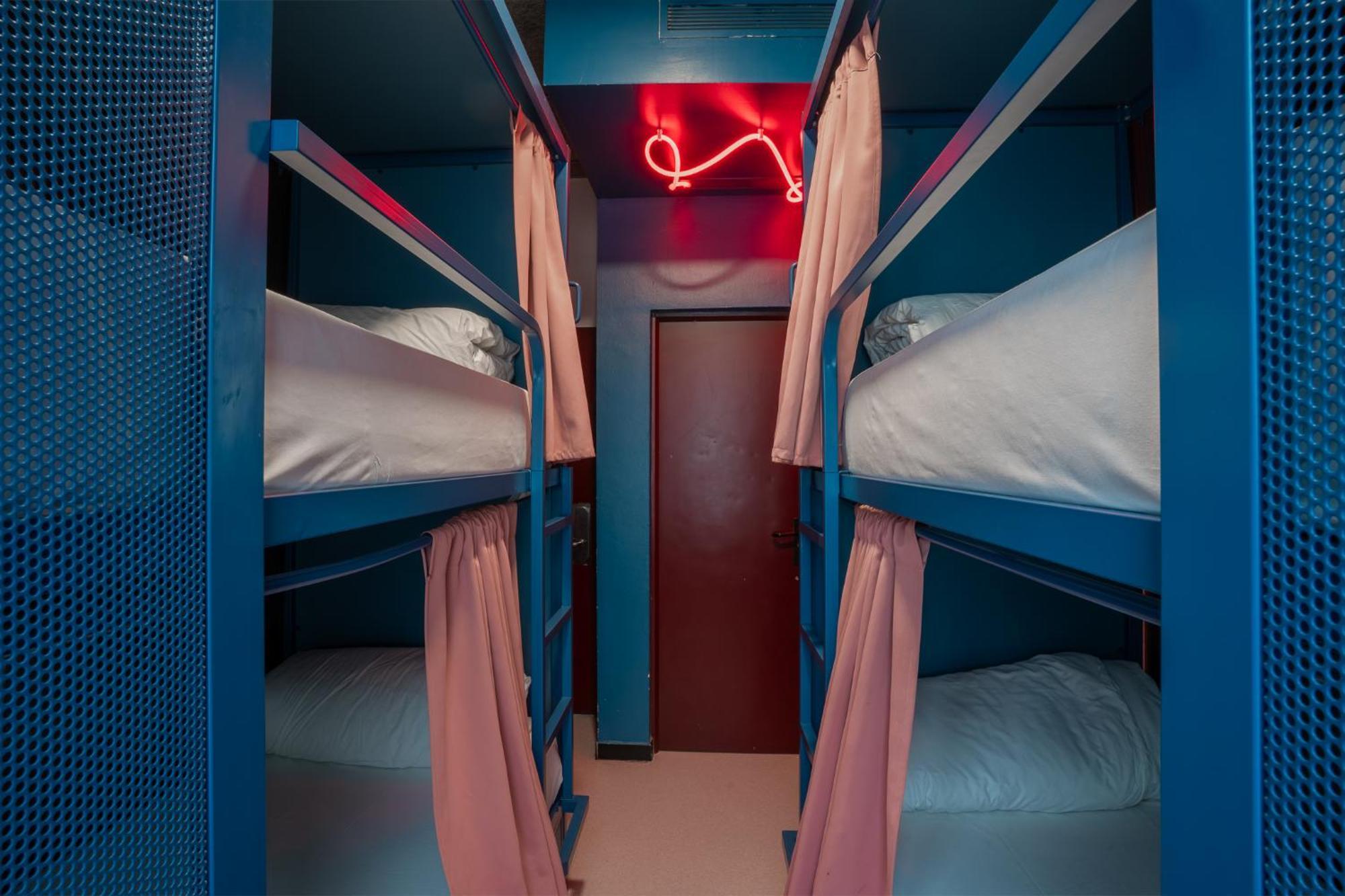 Bed 4 beds Room Private Bathroom AirC