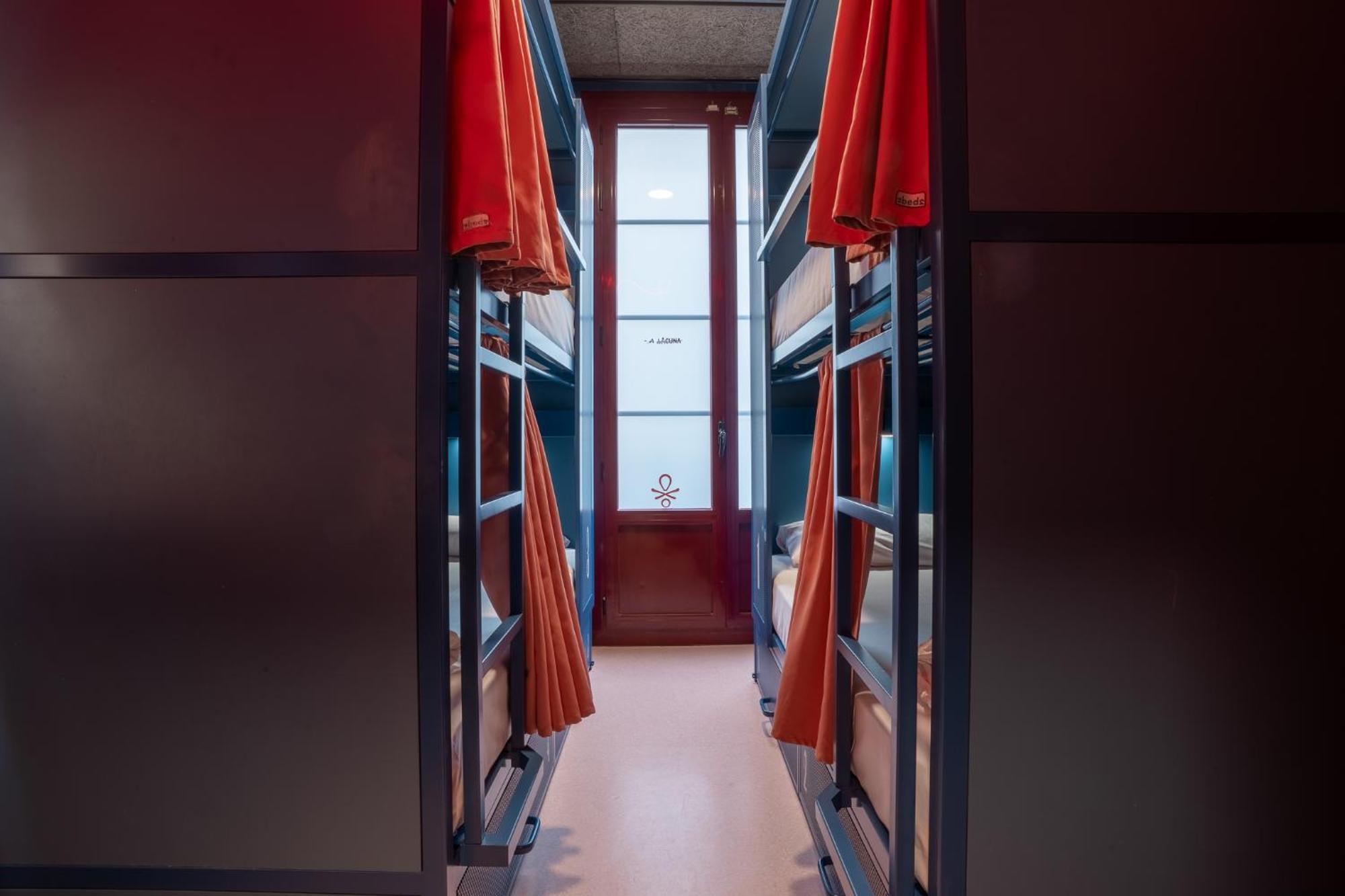 Bed 4 beds Room Private Bathroom AirC