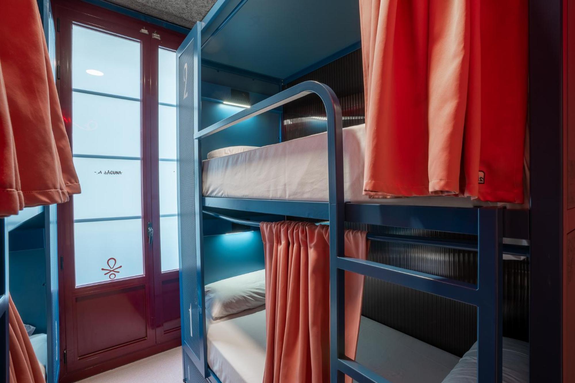 Bed 4 beds Room Private Bathroom AirC