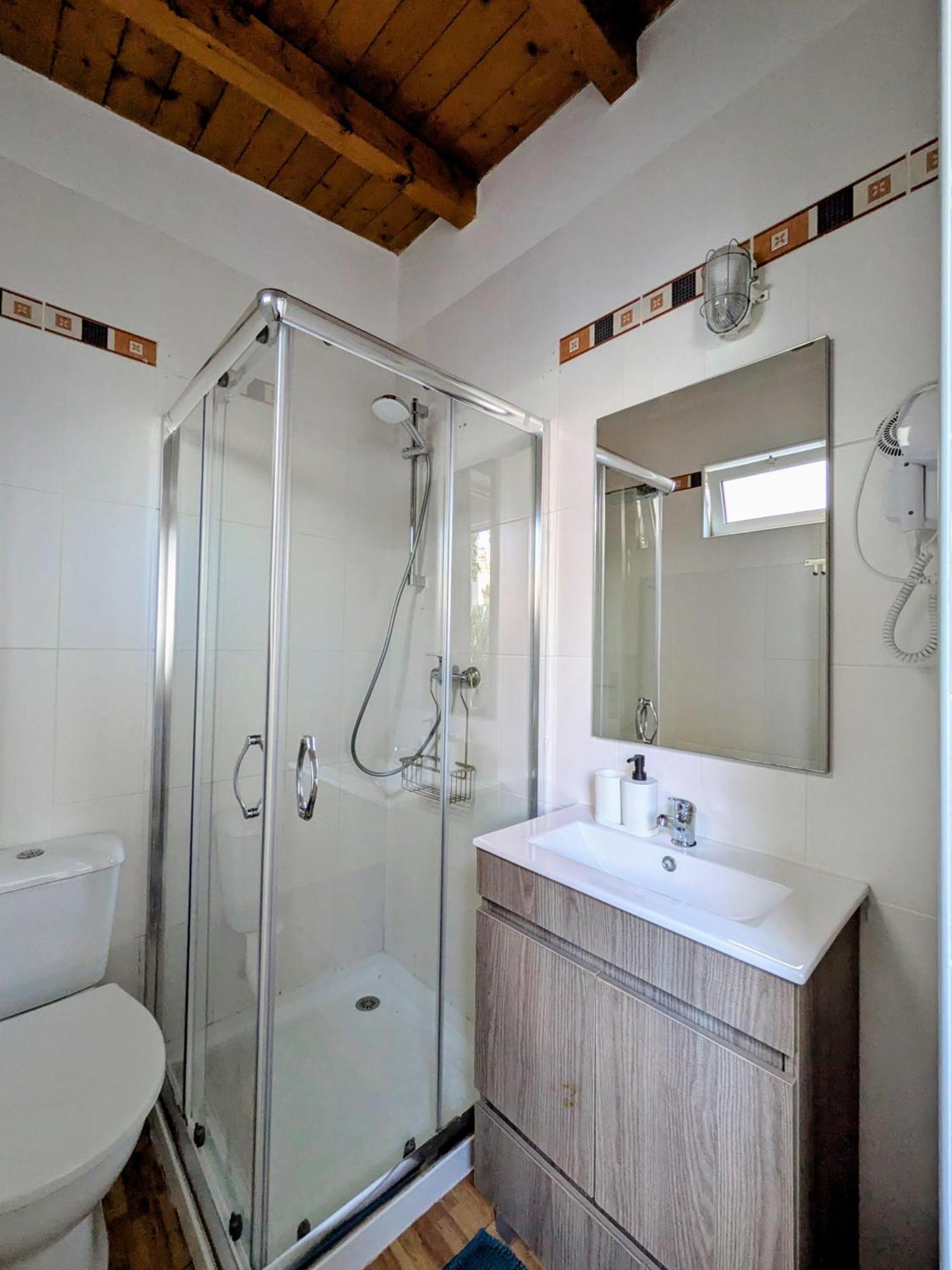 Quarto Duplo com Casa de Banho Privativa