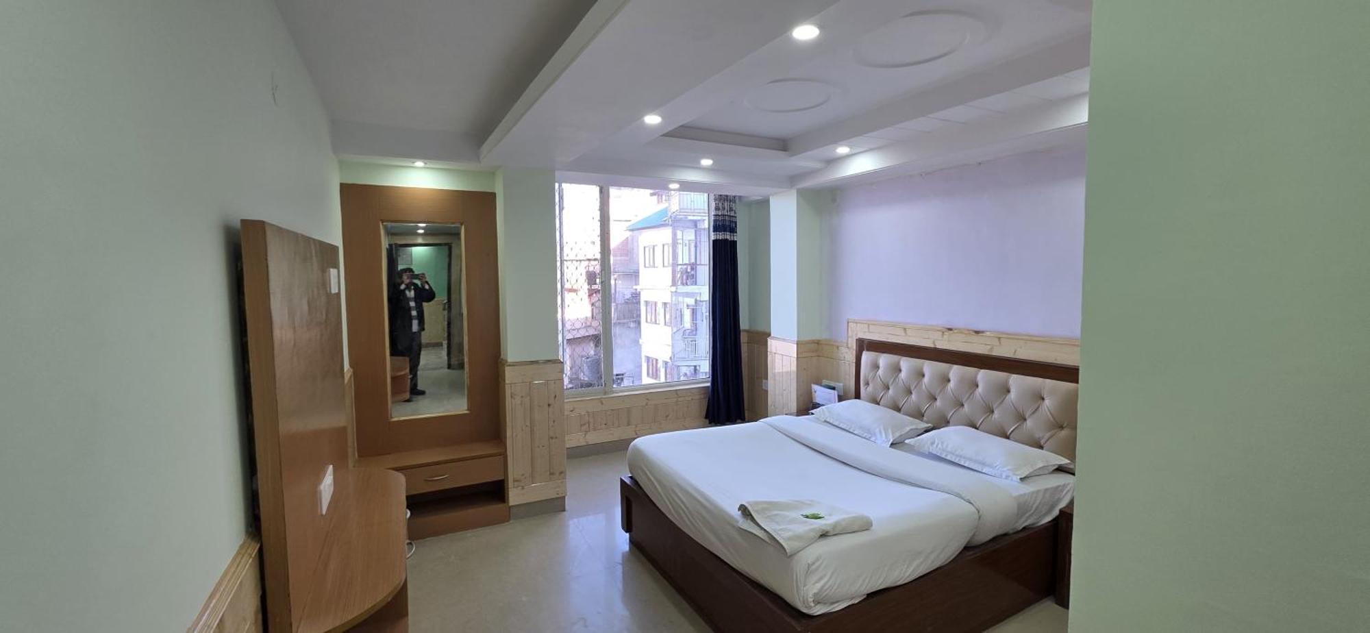 Deluxe Double Room,1744358048:JPEG
