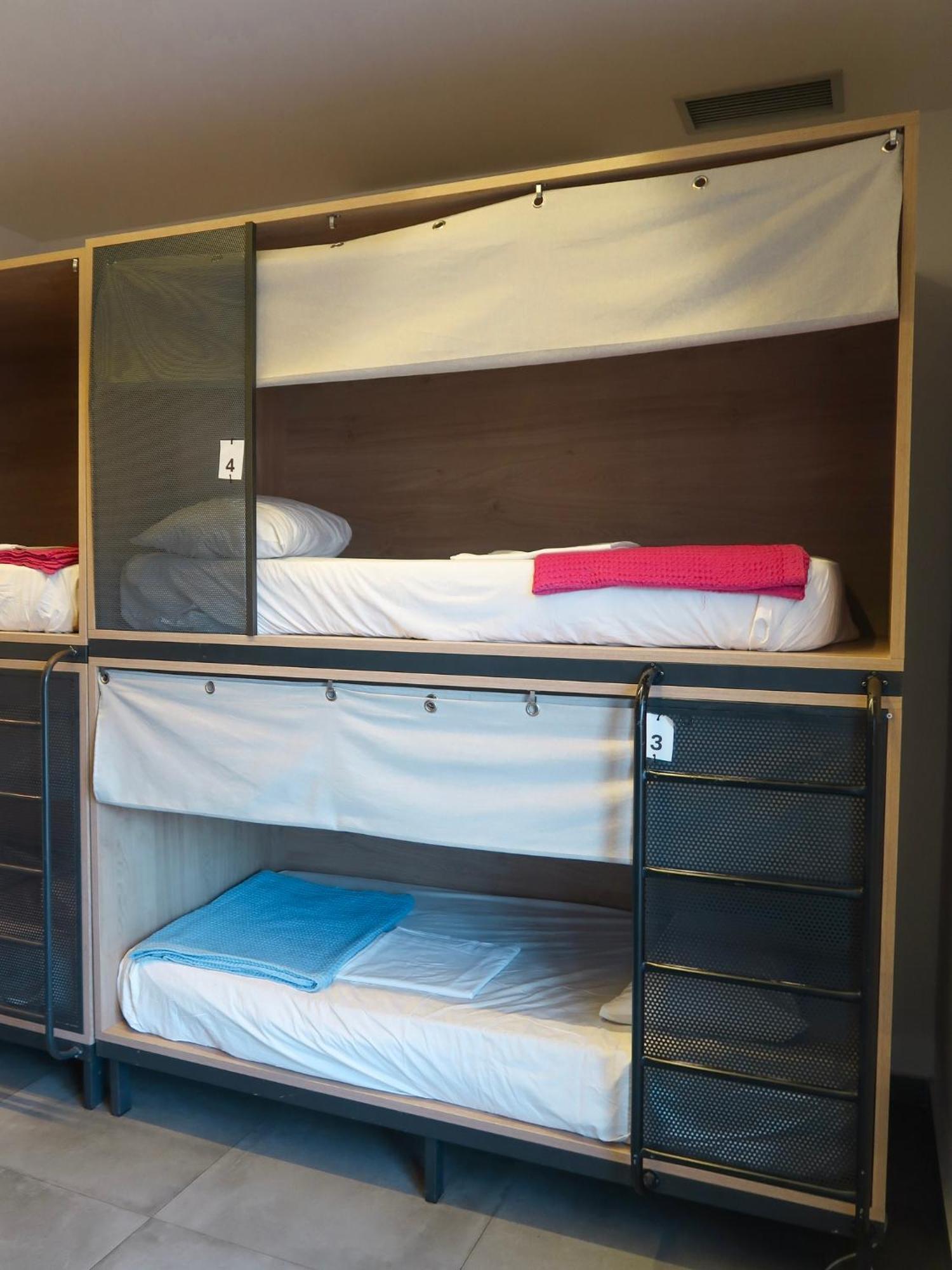 Bed 4-Bed Mixed Dormitory Room