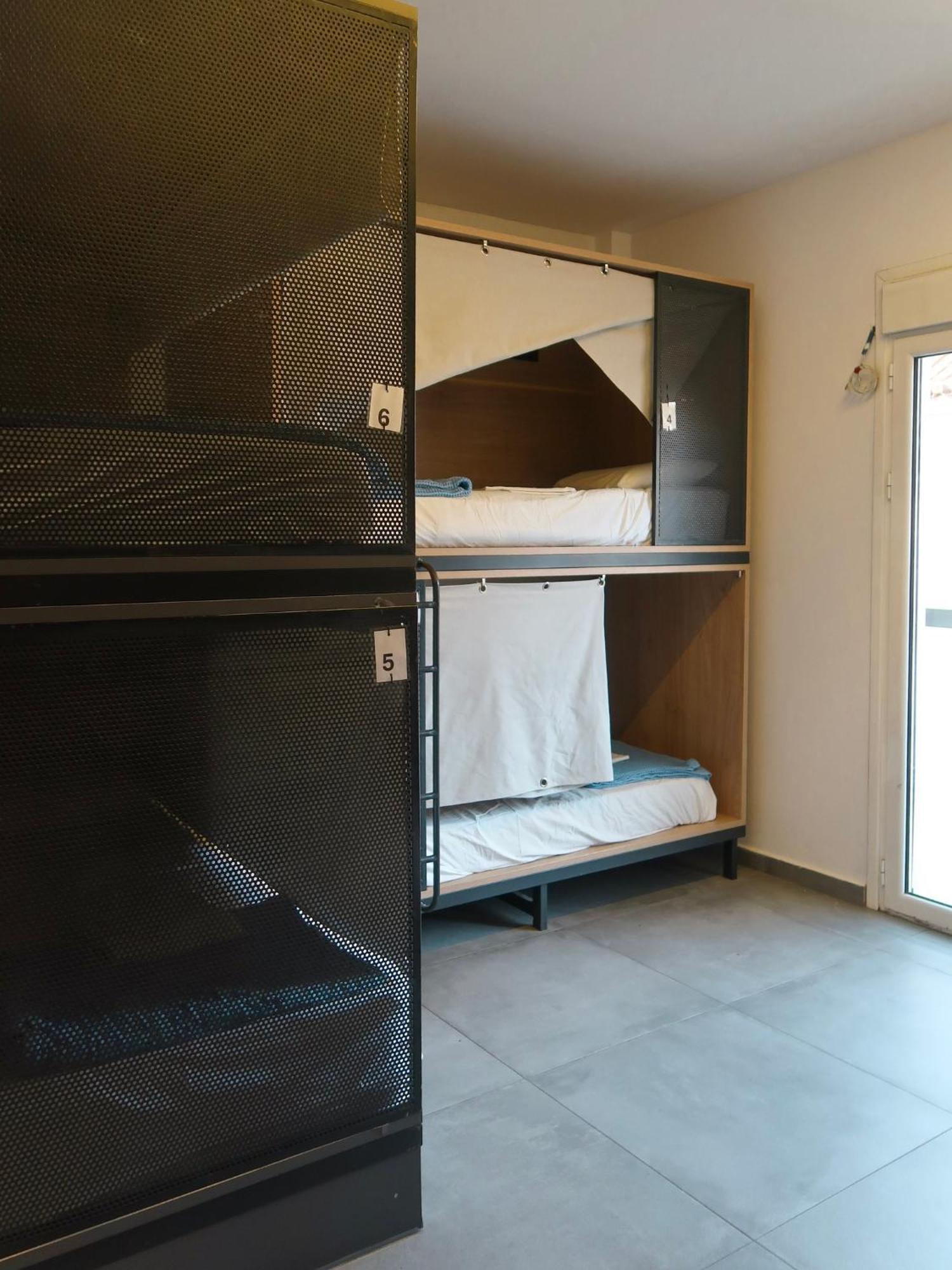 Bed 6-Bed Dormitory Room