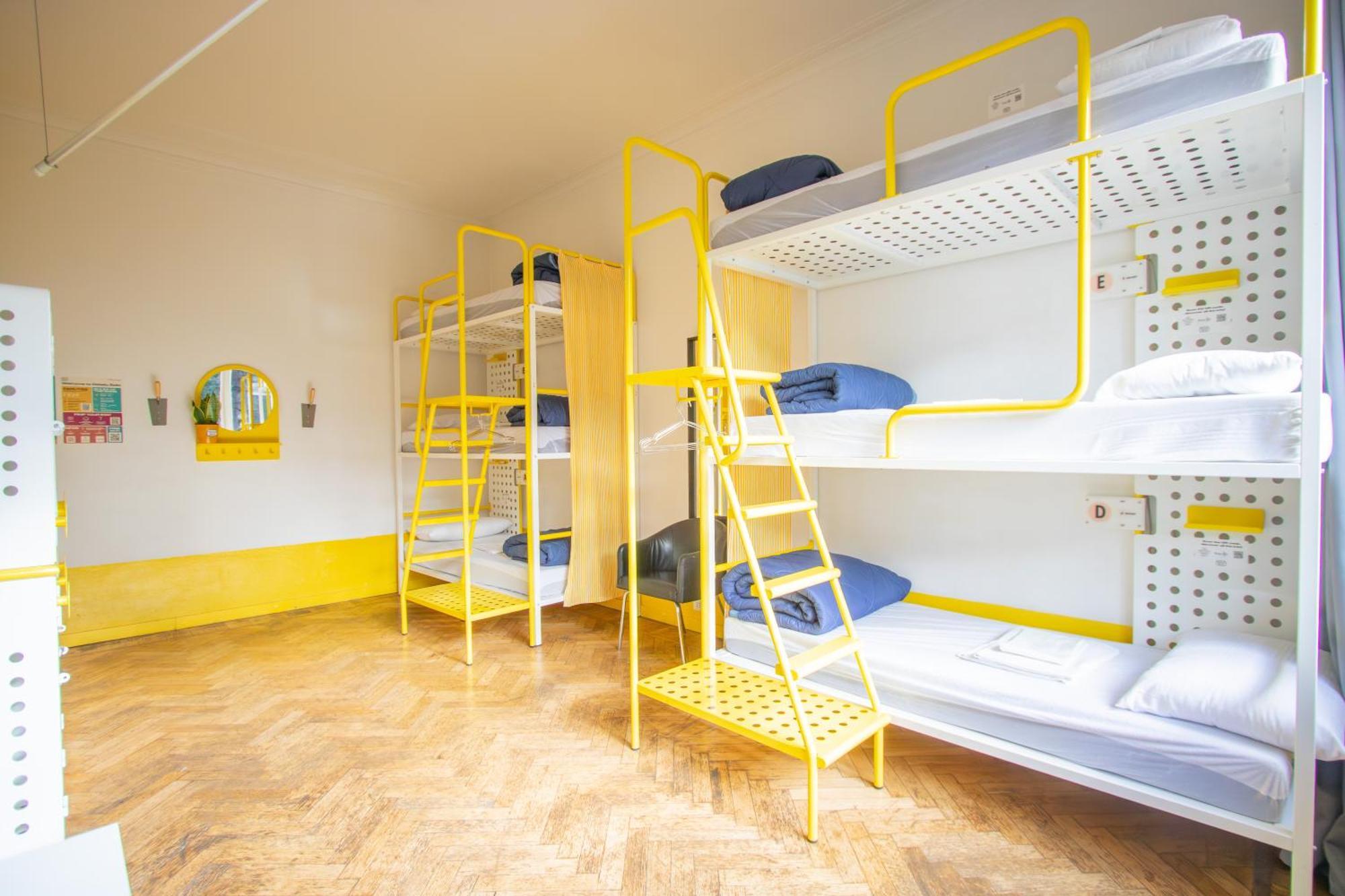 Bed 8-Bed Mixed Dormitory Room