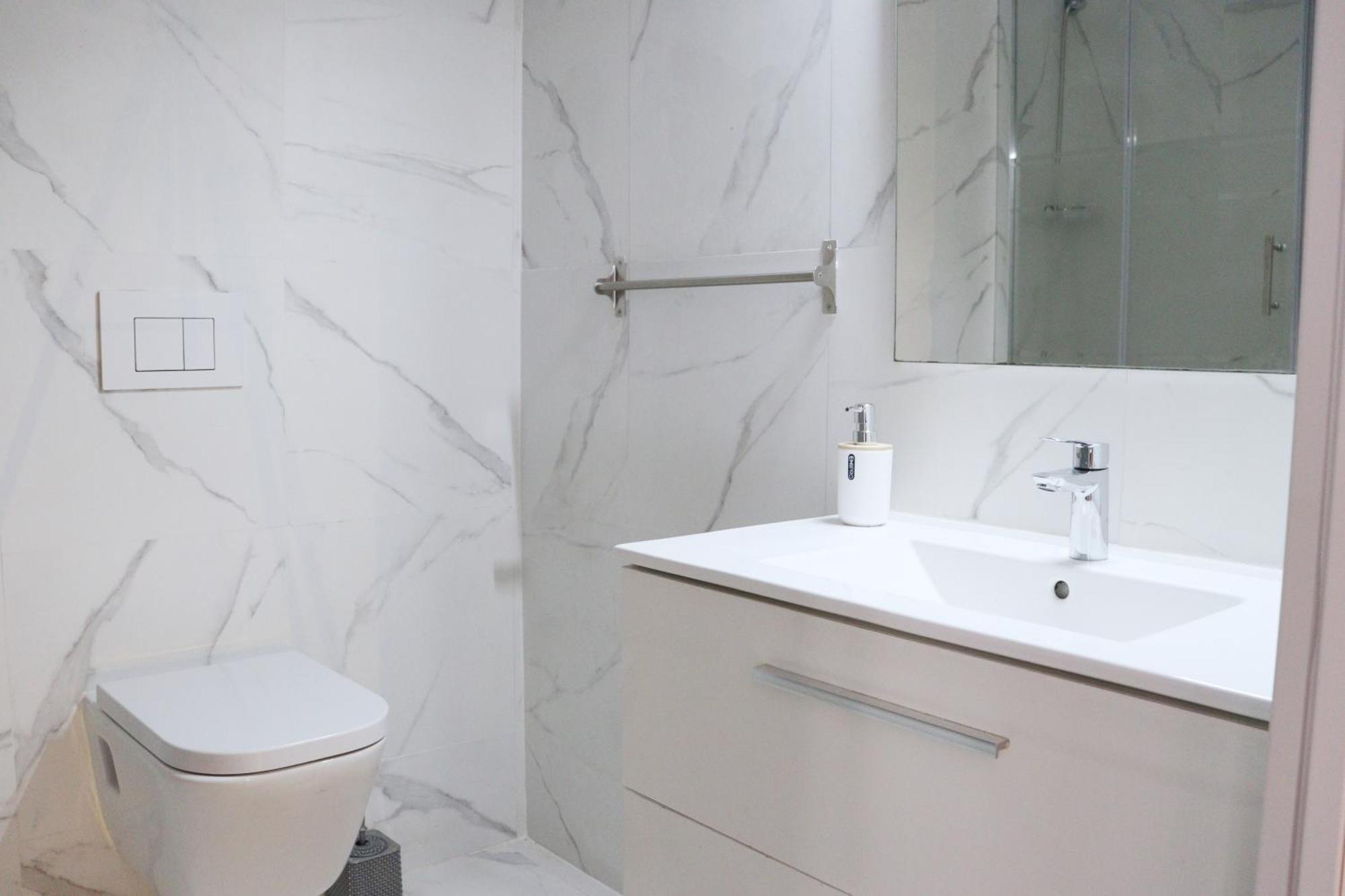 Family Room Private Bathroom